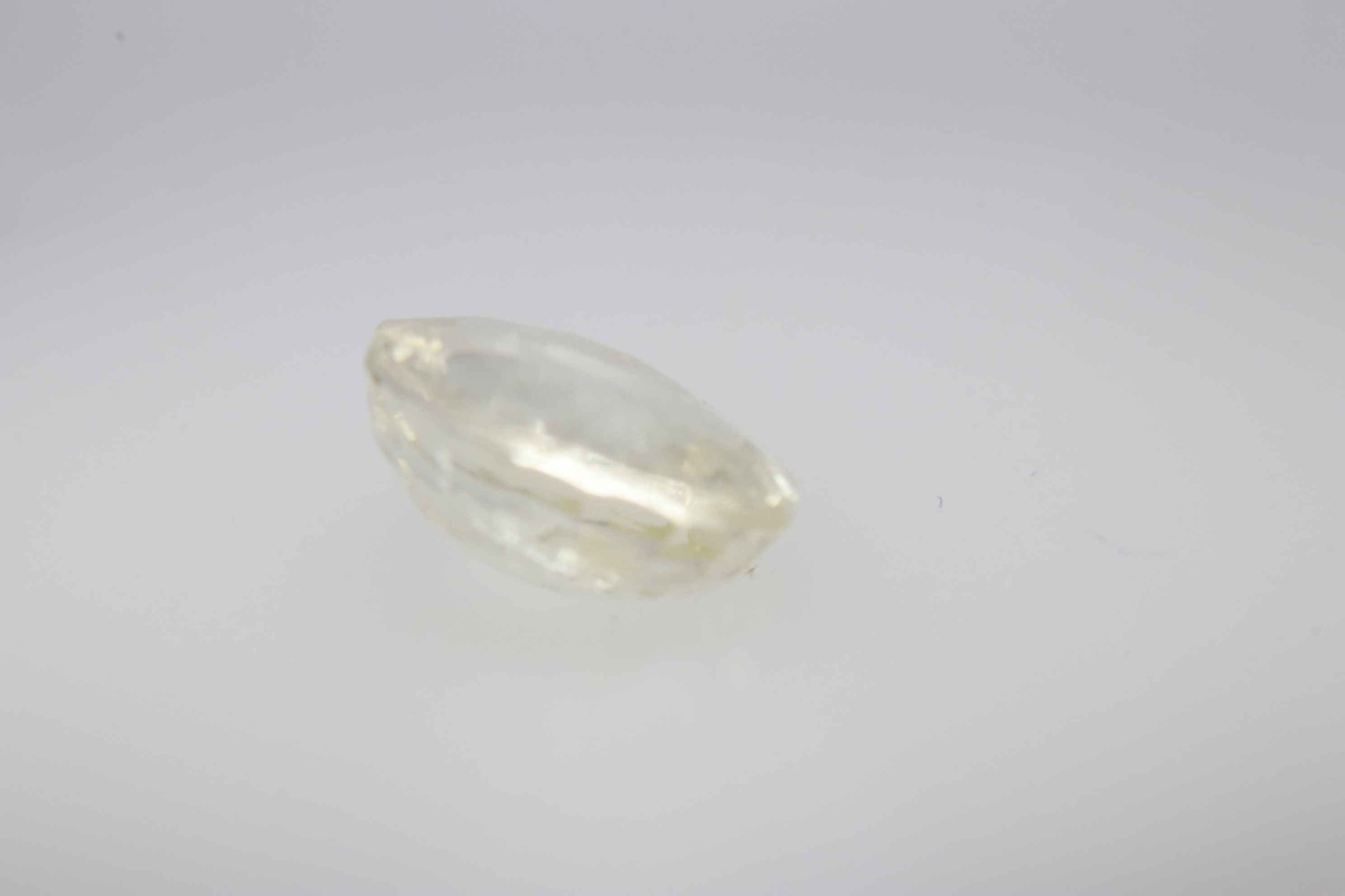 1.8ct Light Goldenrod Yellow Sapphire Vs1 Oval Shape (8.1x6.5x3.3 mm) Unheated gemstone from Sri Lanka