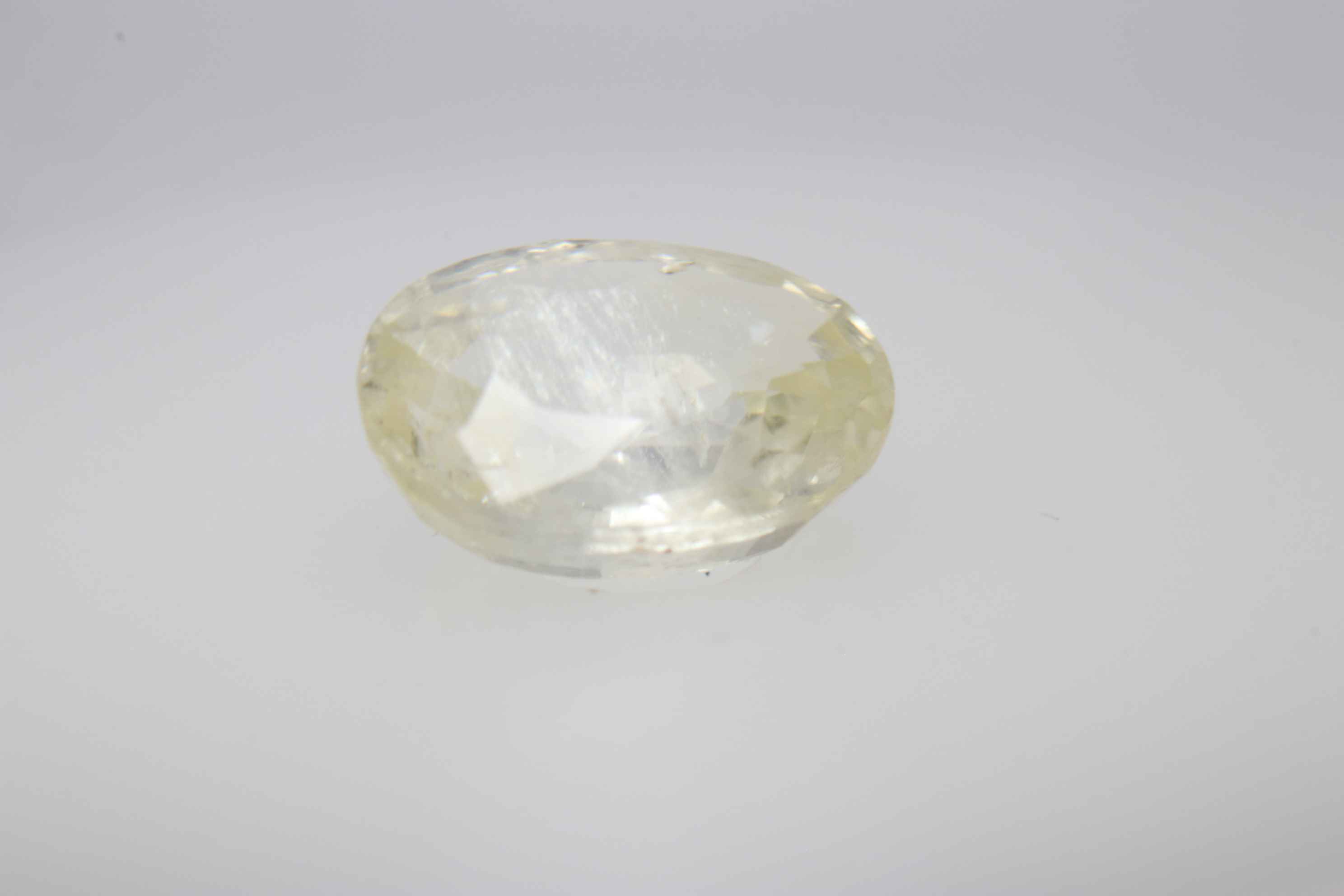 1.8ct Light Goldenrod Yellow Sapphire Vs1 Oval Shape (8.1x6.5x3.3 mm) Unheated gemstone from Sri Lanka