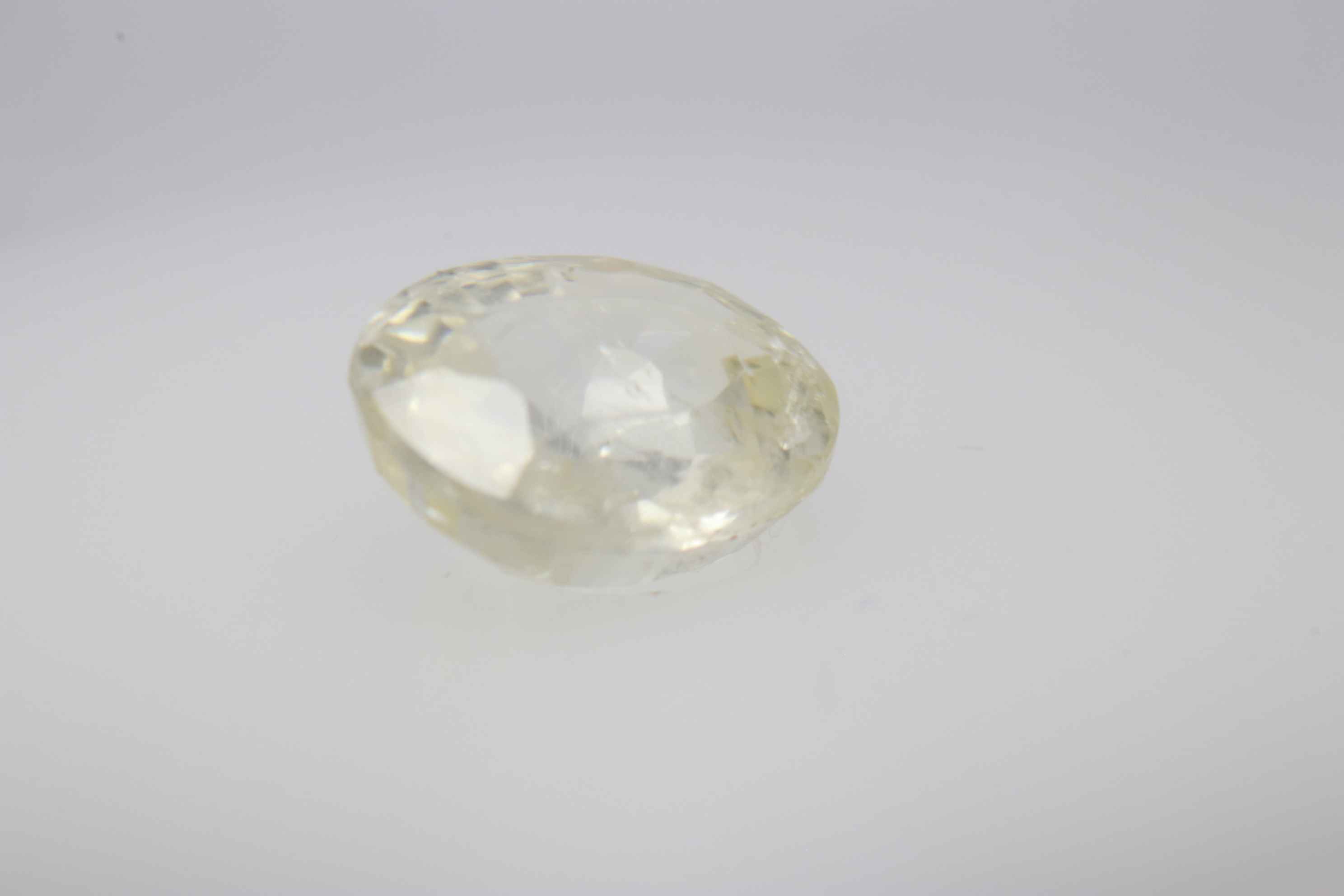 1.8ct Light Goldenrod Yellow Sapphire Vs1 Oval Shape (8.1x6.5x3.3 mm) Unheated gemstone from Sri Lanka