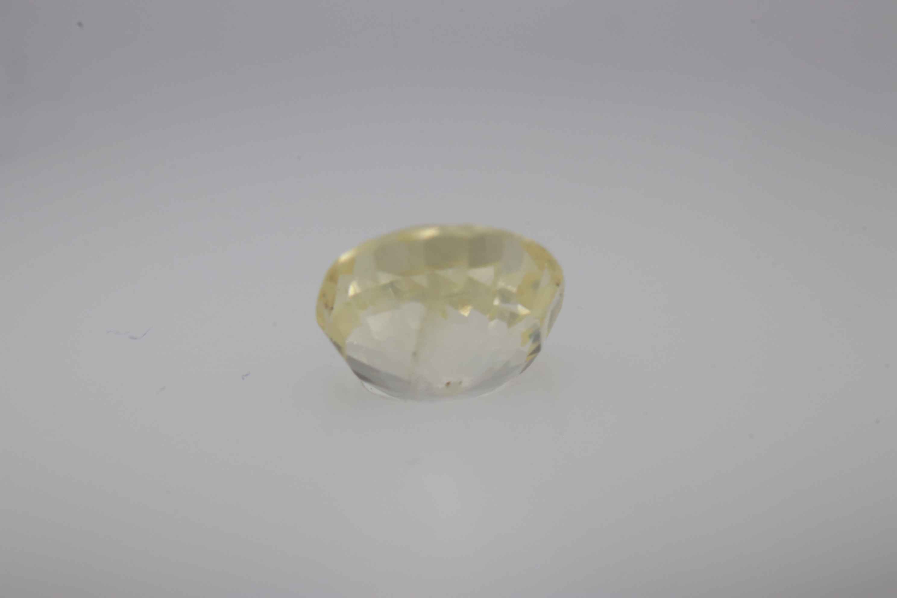 1ct Light Yellow Sapphire Vs1 Oval Shape (5.5x5.1x3.7 mm) Unheated gemstone from Sri Lanka