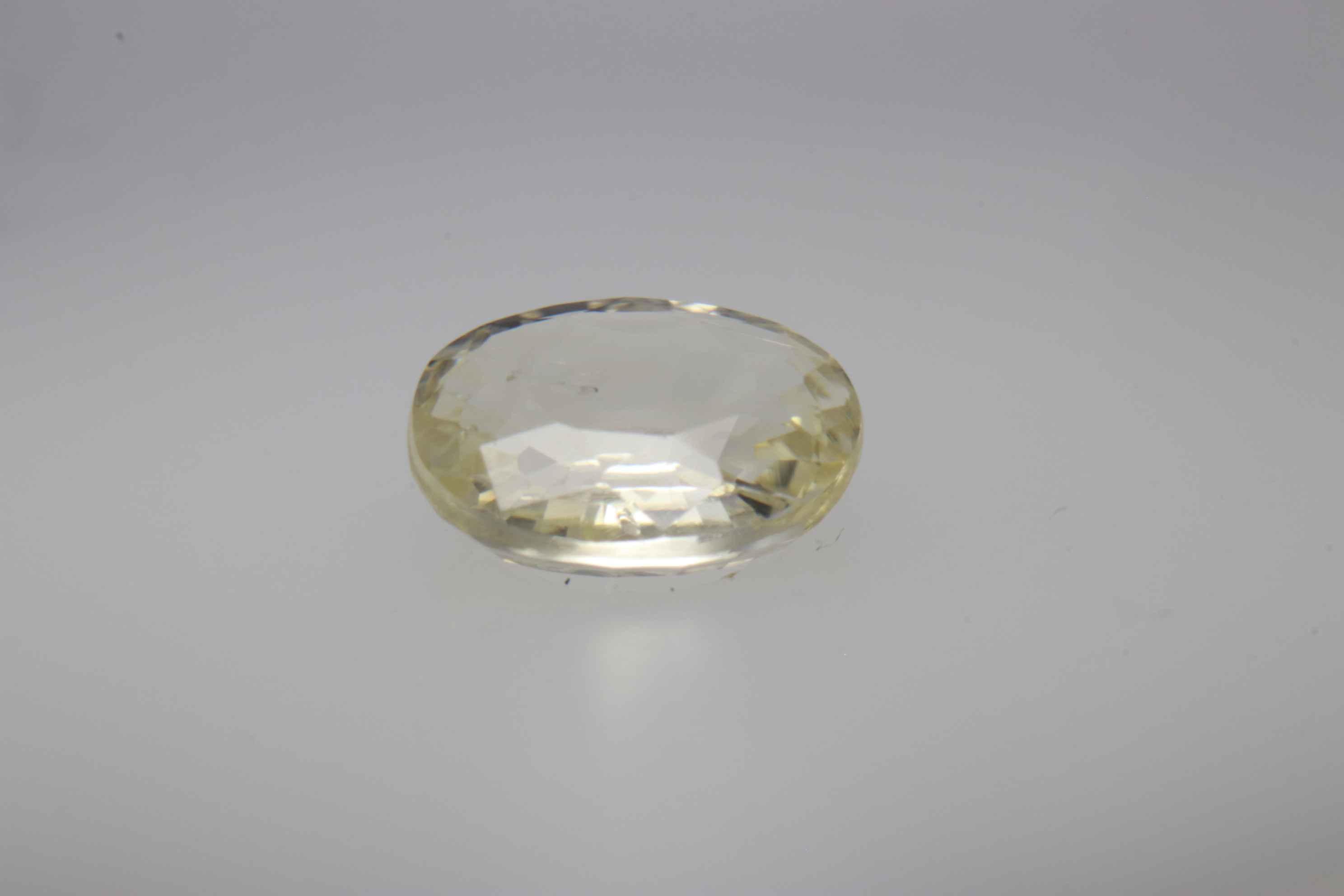 1.1ct Light Goldenrod Yellow Sapphire Vs1 Oval Shape (6.8x5.7x2.6 mm) Unheated gemstone from Sri Lanka