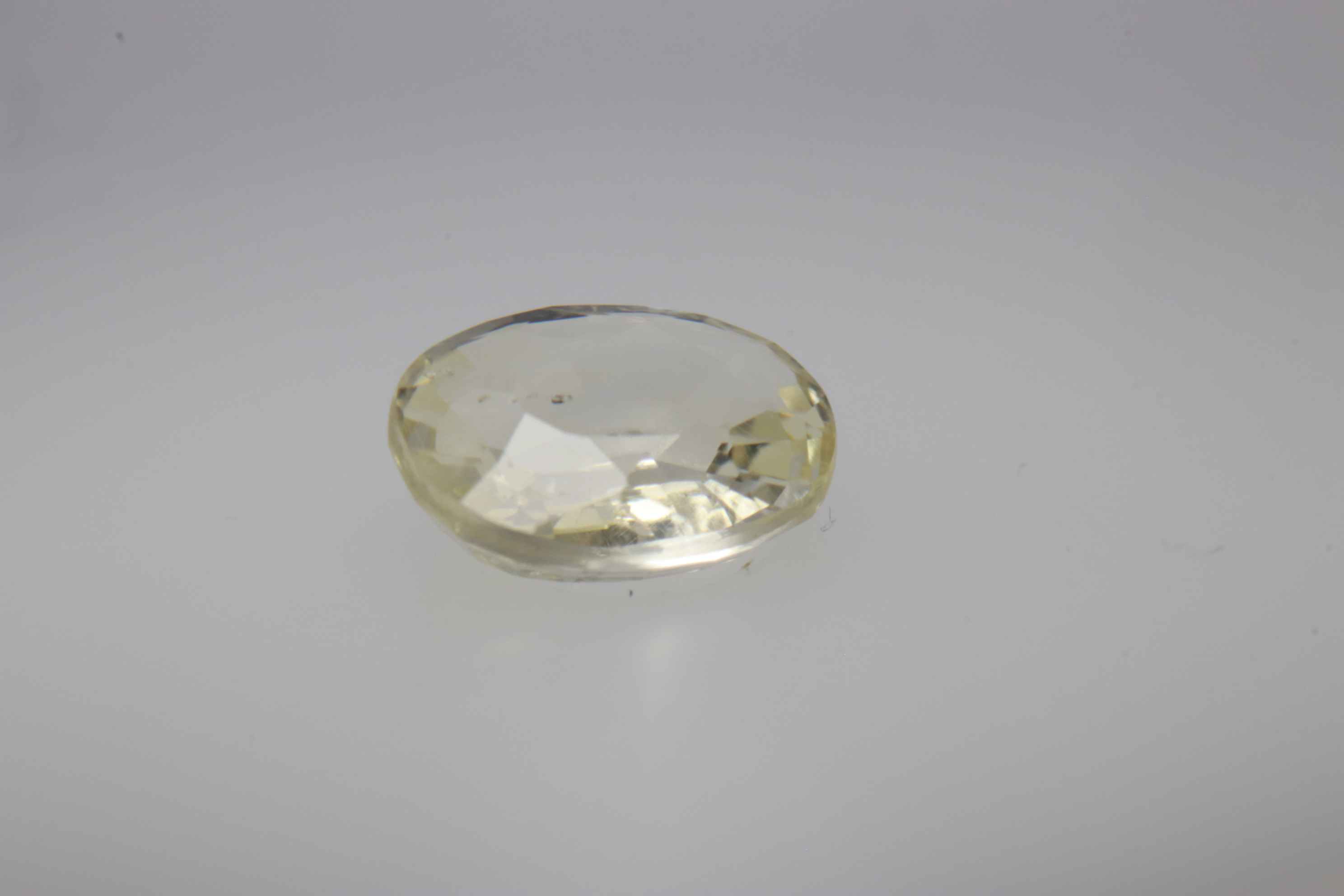 1.1ct Light Goldenrod Yellow Sapphire Vs1 Oval Shape (6.8x5.7x2.6 mm) Unheated gemstone from Sri Lanka