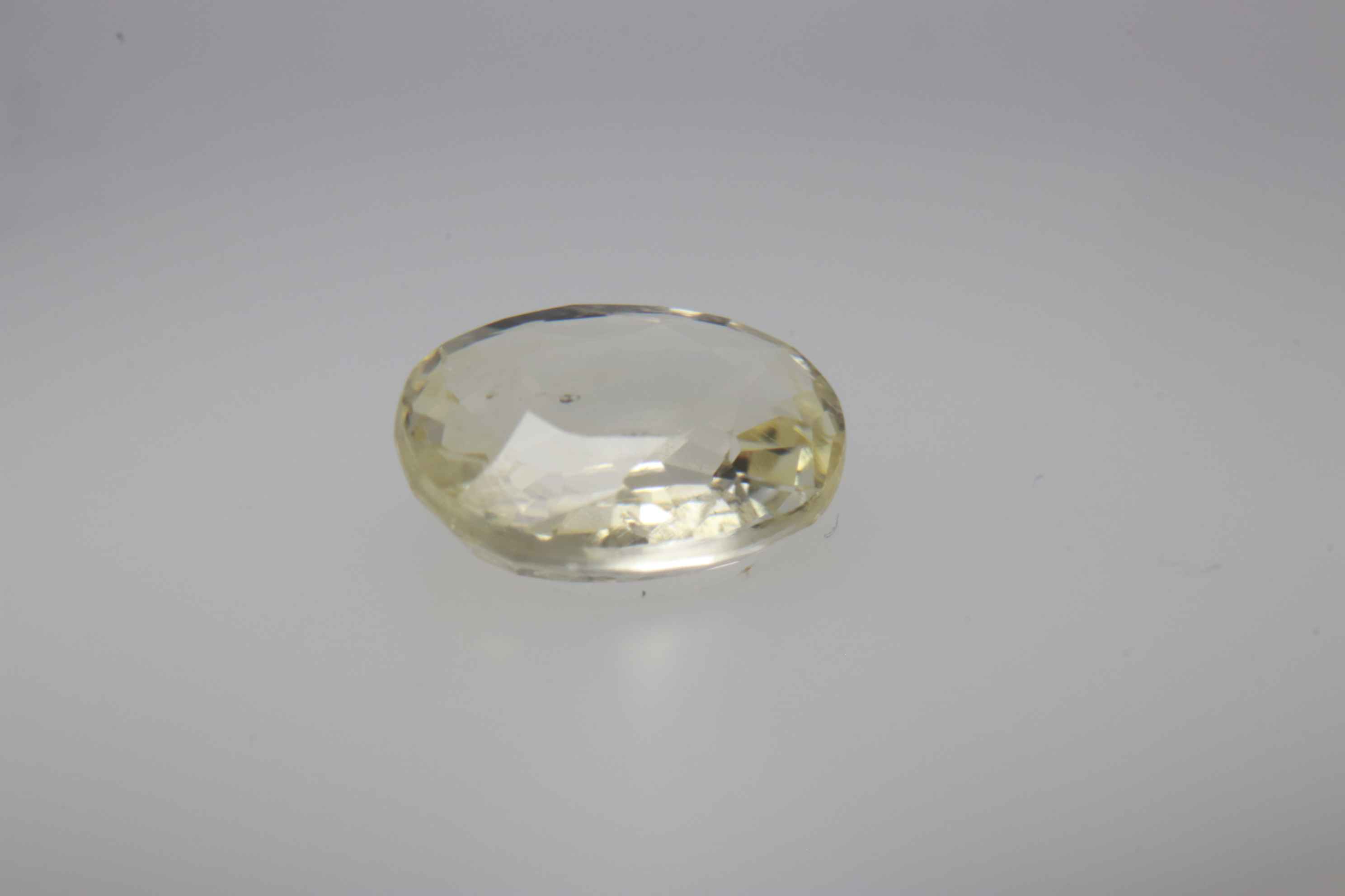 1.1ct Light Goldenrod Yellow Sapphire Vs1 Oval Shape (6.8x5.7x2.6 mm) Unheated gemstone from Sri Lanka