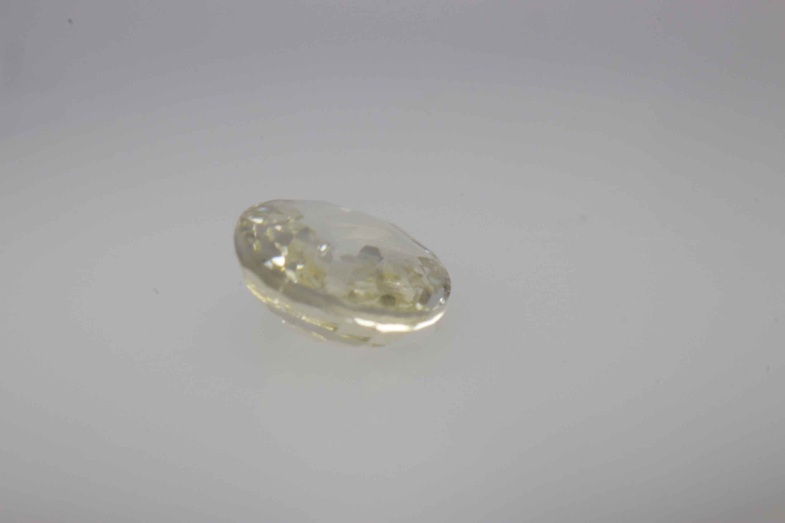 1.1ct Light Goldenrod Yellow Sapphire Vs1 Oval Shape (6.8x5.7x2.6 mm) Unheated gemstone from Sri Lanka