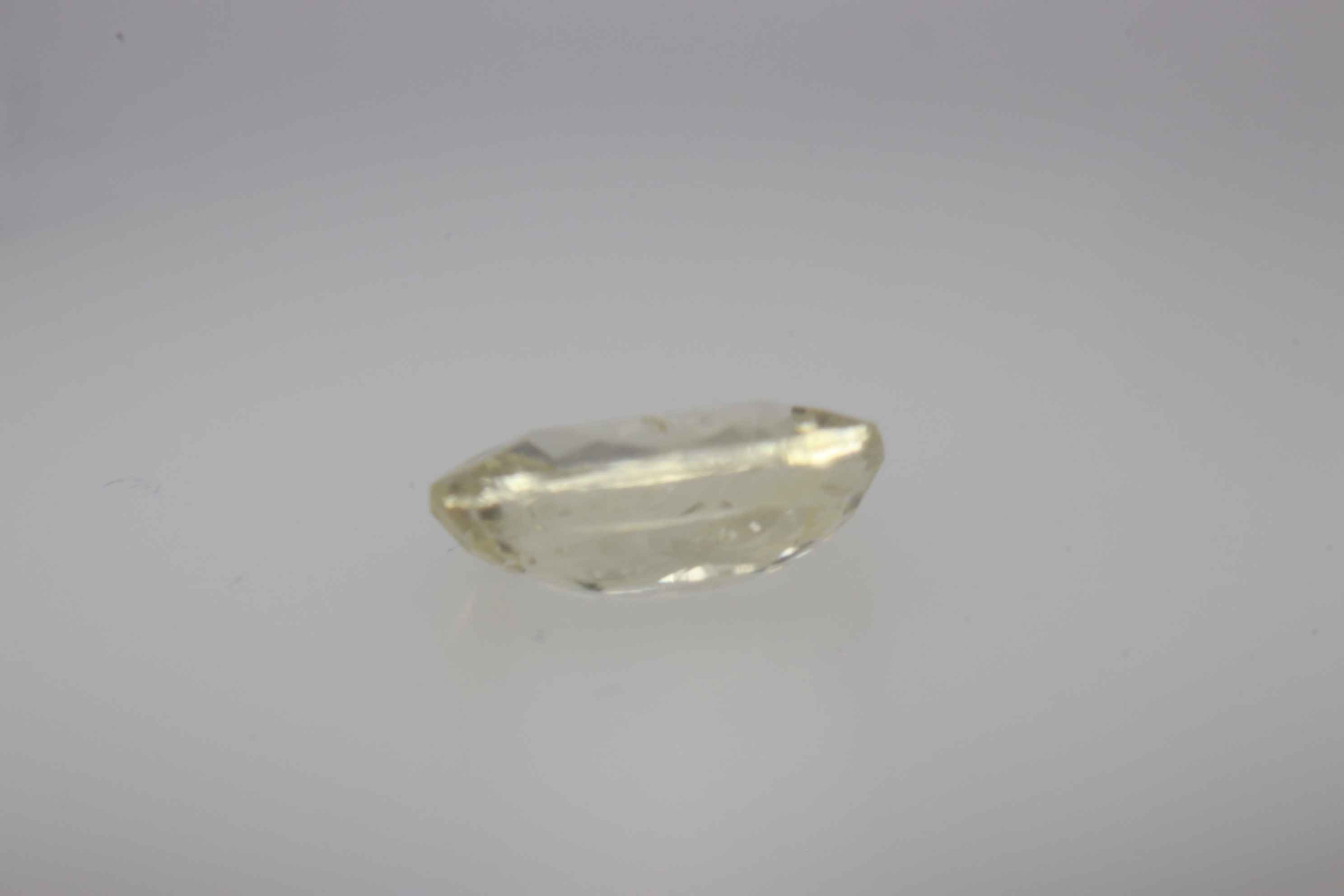 1.1ct Light Goldenrod Yellow Sapphire Vs1 Oval Shape (6.8x5.7x2.6 mm) Unheated gemstone from Sri Lanka