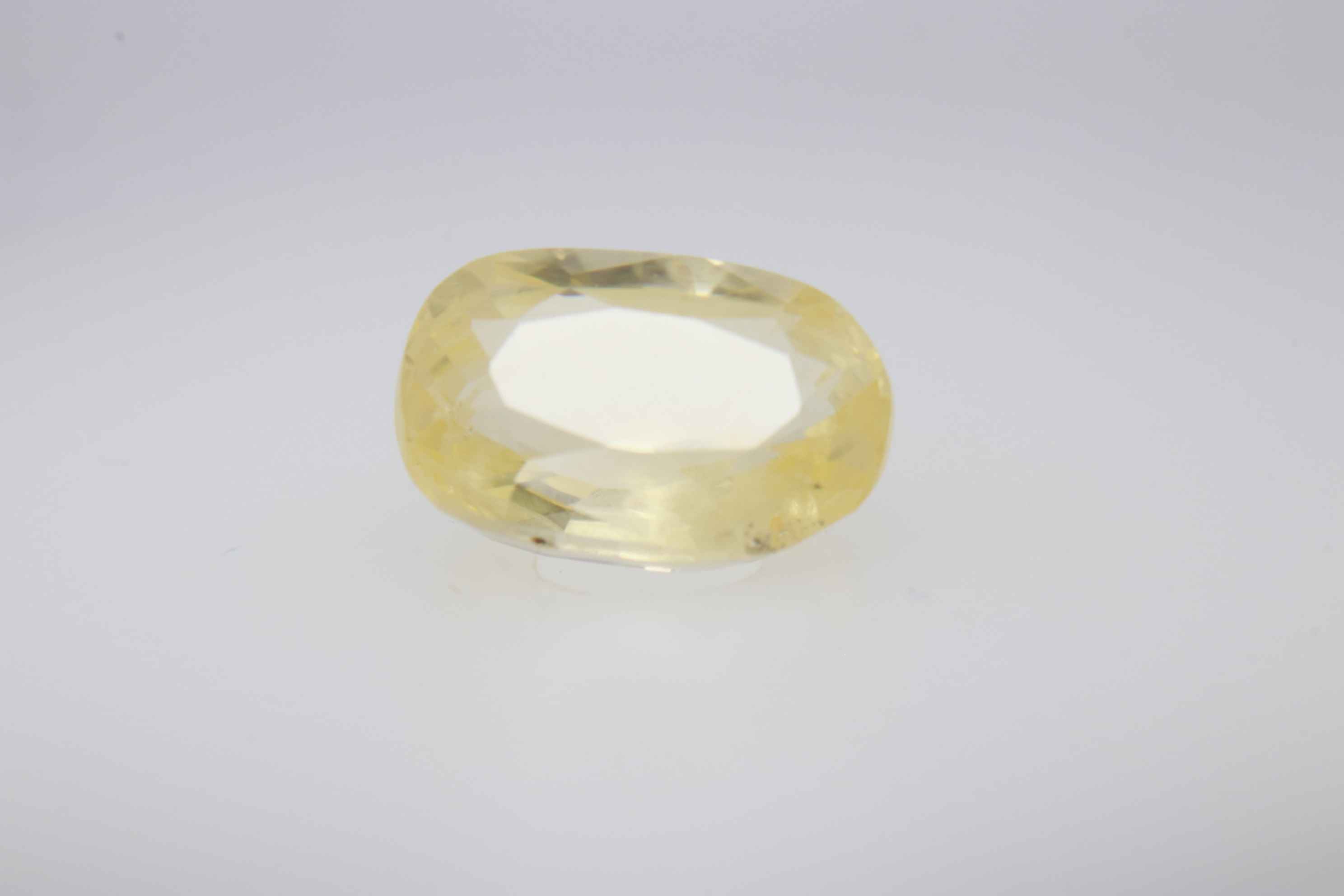 1.4ct Yellow Sapphire VVS1 Oval Shape (3.4x7.5x5.1 mm) Unheated gemstone from Sri Lanka