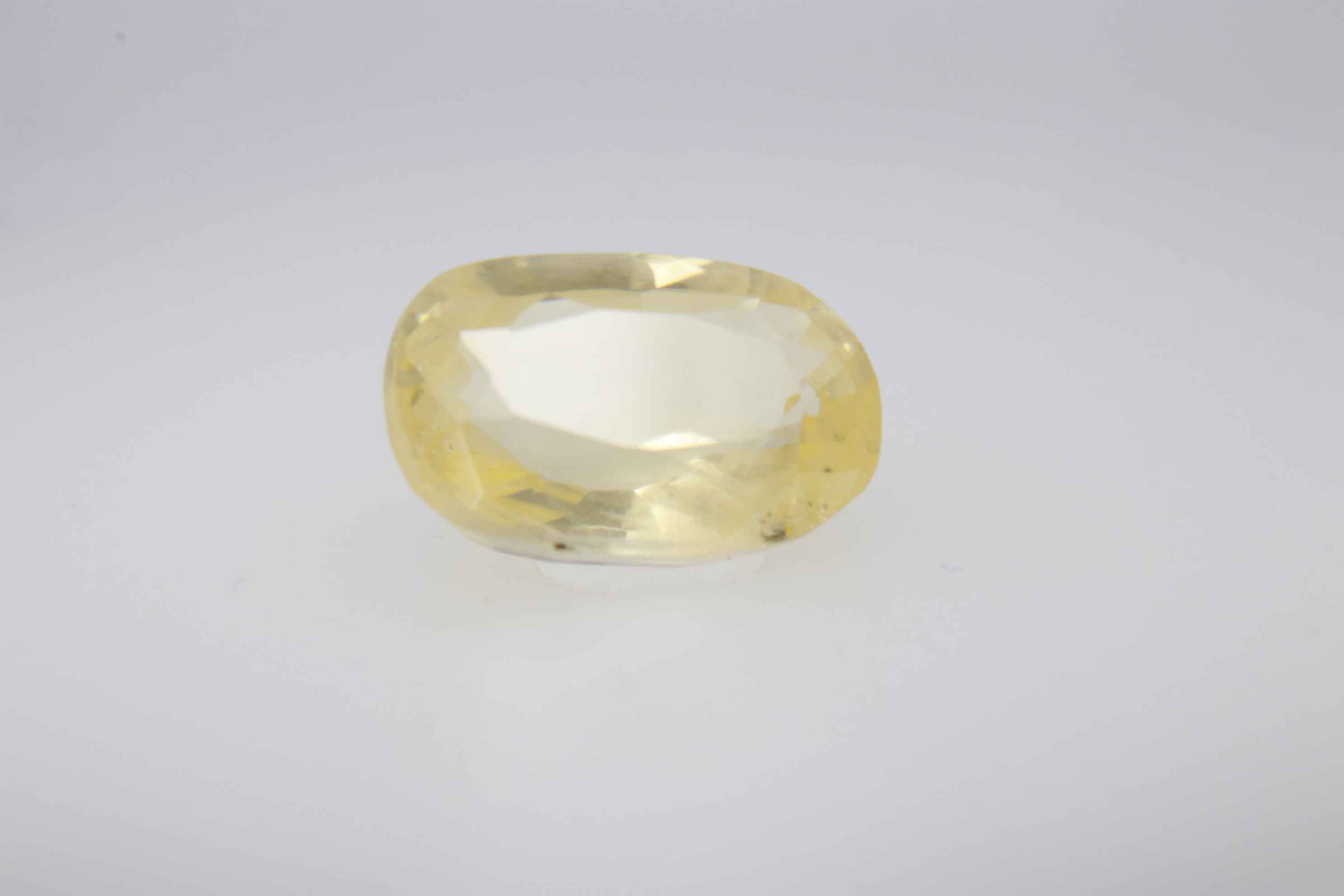 1.4ct Yellow Sapphire VVS1 Oval Shape (3.4x7.5x5.1 mm) Unheated gemstone from Sri Lanka