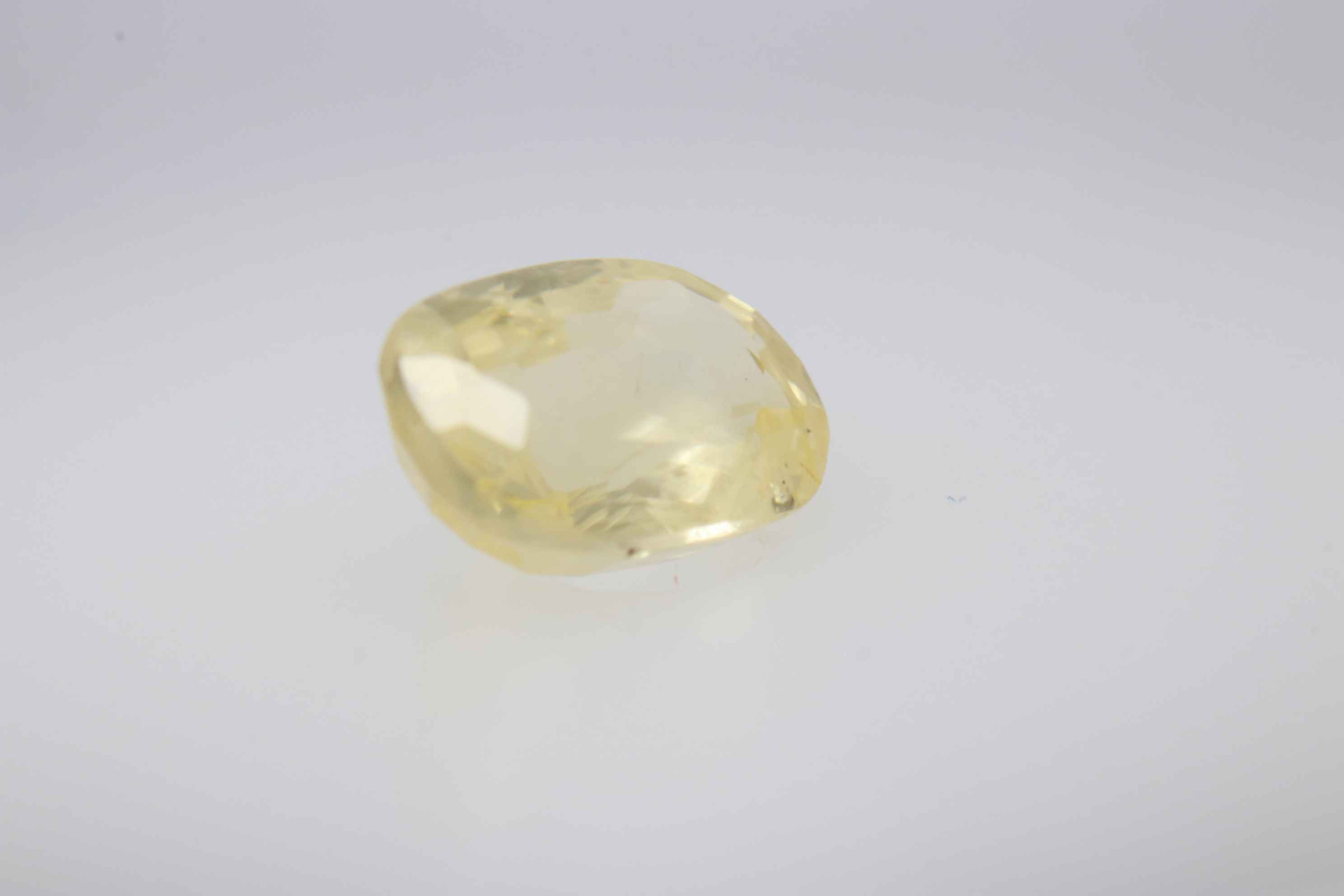 1.4ct Yellow Sapphire VVS1 Oval Shape (3.4x7.5x5.1 mm) Unheated gemstone from Sri Lanka