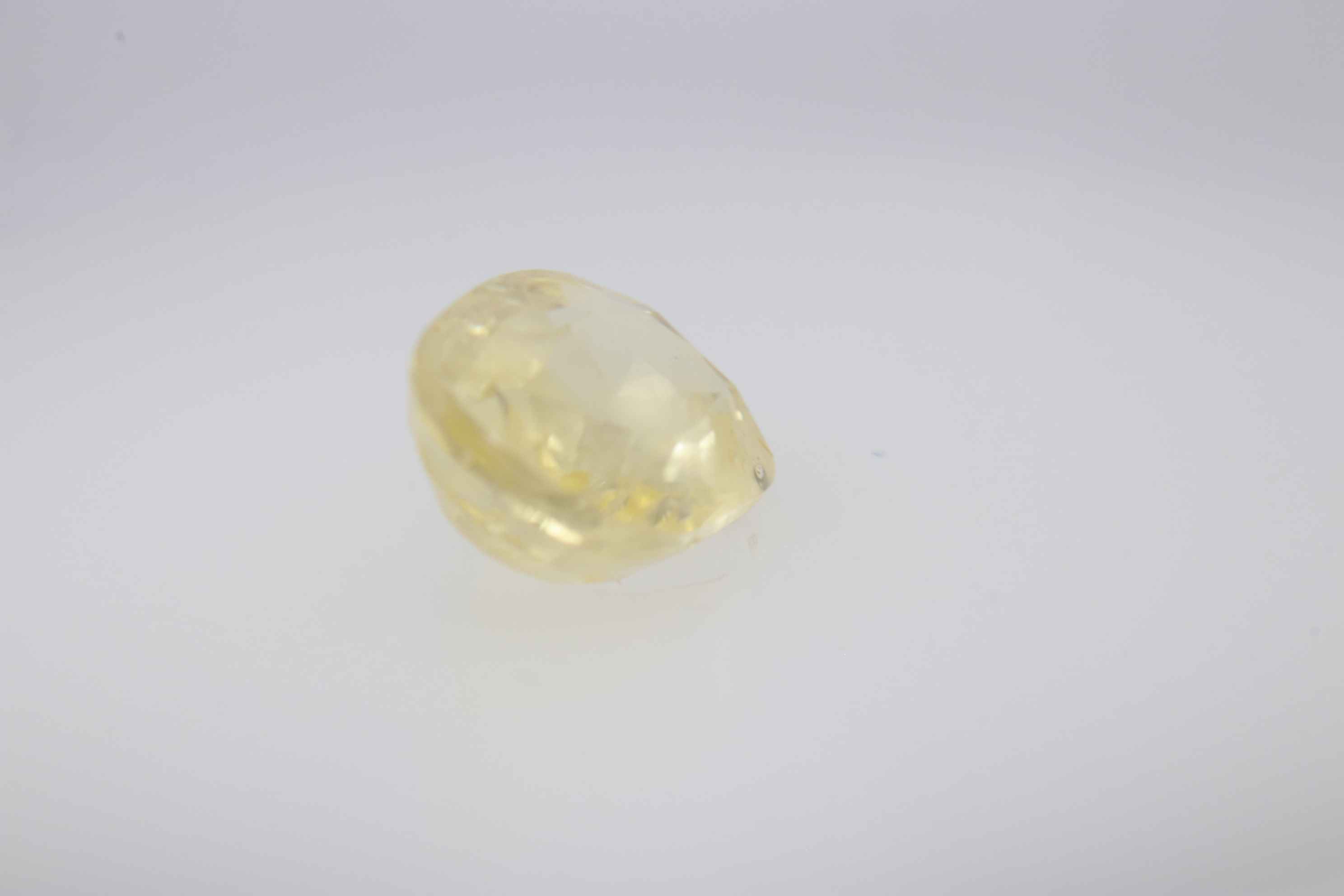1.4ct Yellow Sapphire VVS1 Oval Shape (3.4x7.5x5.1 mm) Unheated gemstone from Sri Lanka