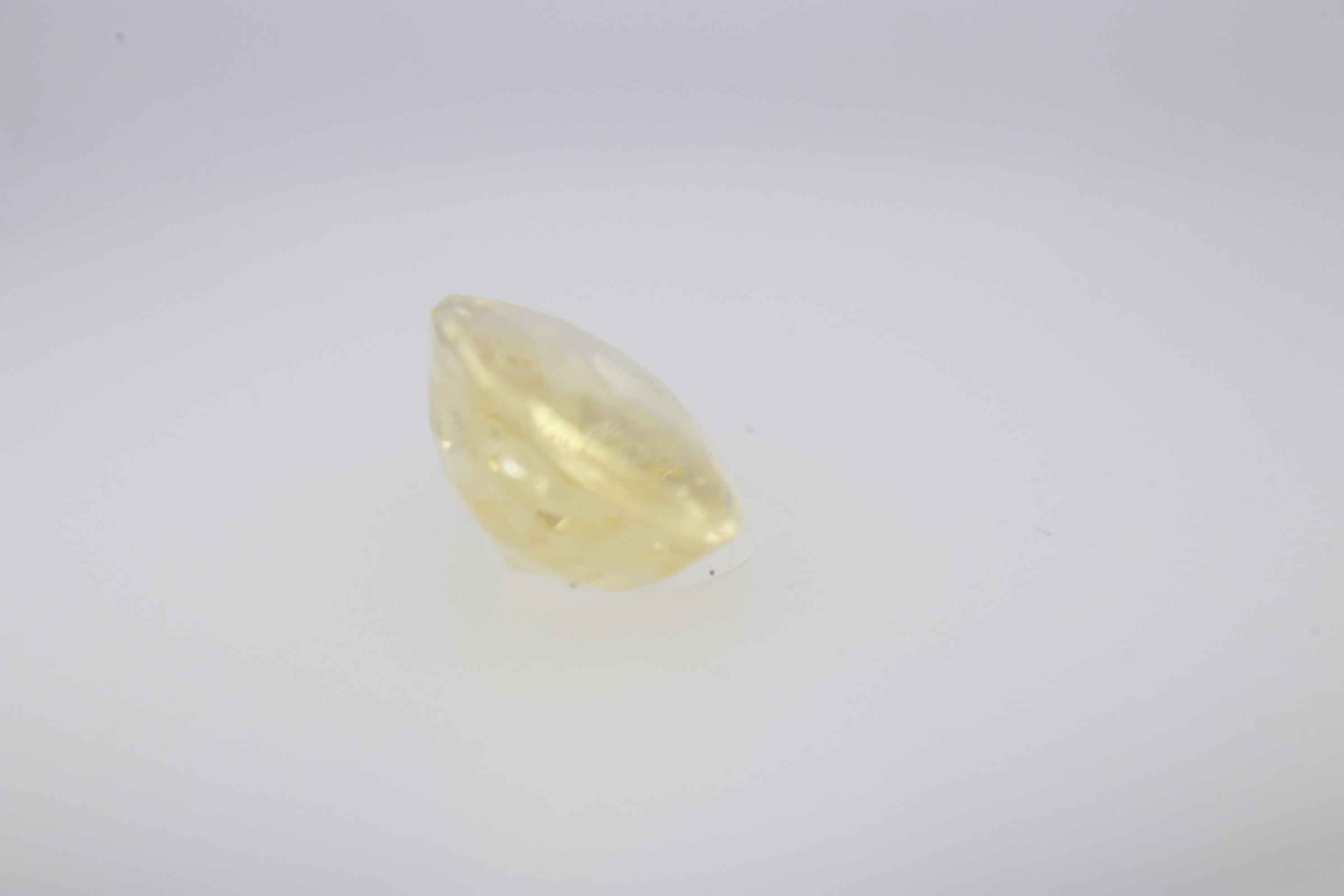 1.4ct Yellow Sapphire VVS1 Oval Shape (3.4x7.5x5.1 mm) Unheated gemstone from Sri Lanka