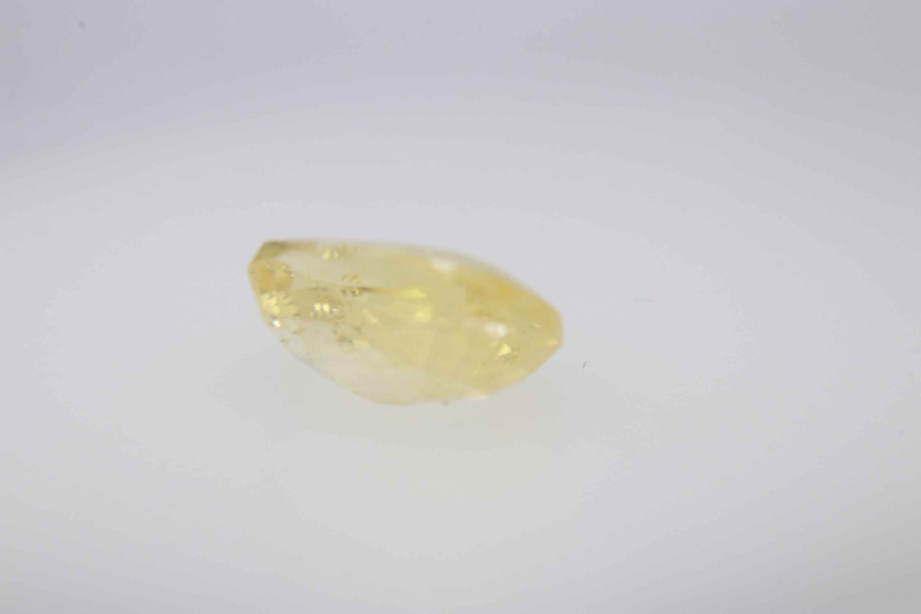 1.4ct Yellow Sapphire VVS1 Oval Shape (3.4x7.5x5.1 mm) Unheated gemstone from Sri Lanka