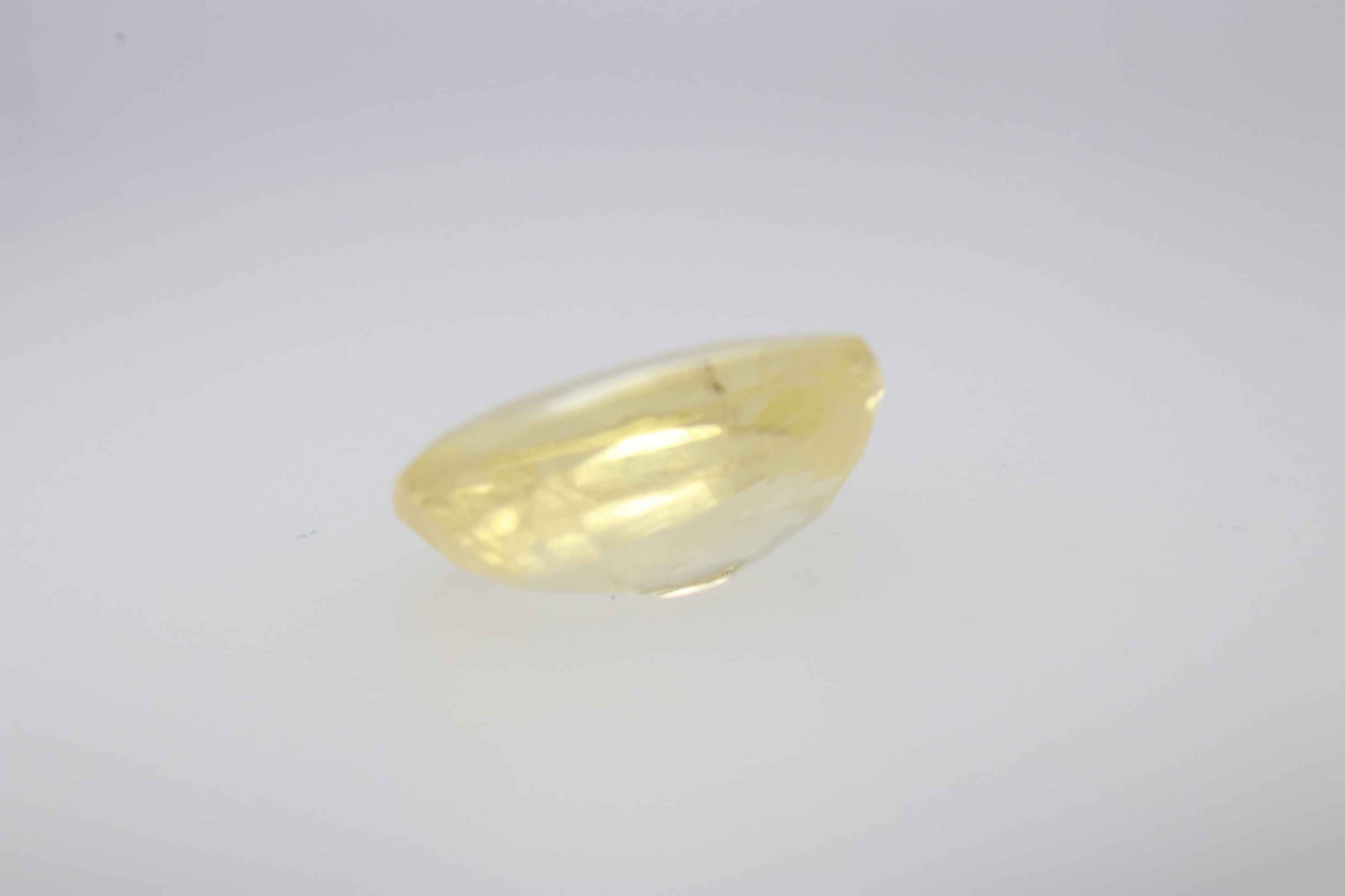 1.4ct Yellow Sapphire VVS1 Oval Shape (3.4x7.5x5.1 mm) Unheated gemstone from Sri Lanka