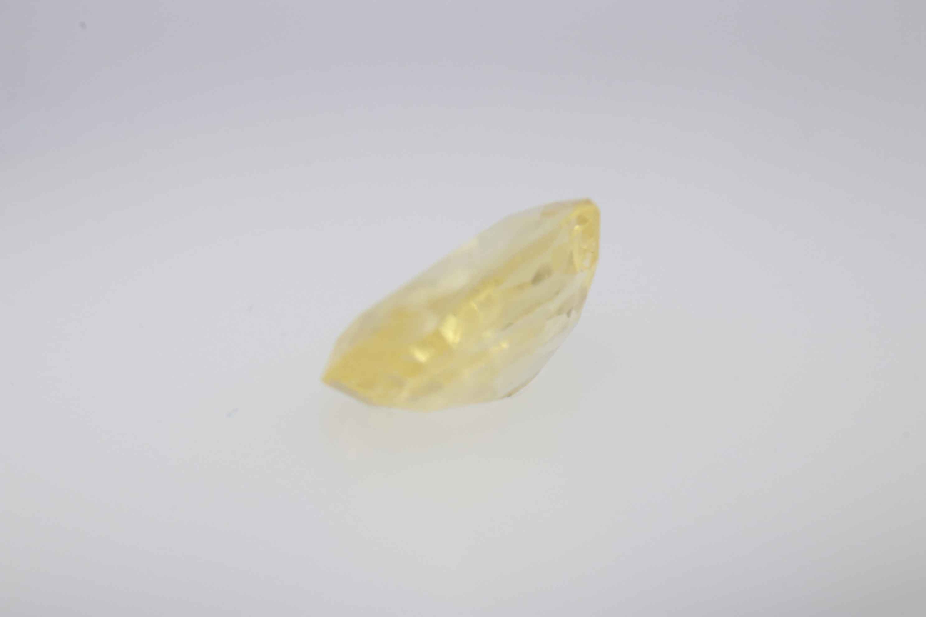 1.4ct Yellow Sapphire VVS1 Oval Shape (3.4x7.5x5.1 mm) Unheated gemstone from Sri Lanka