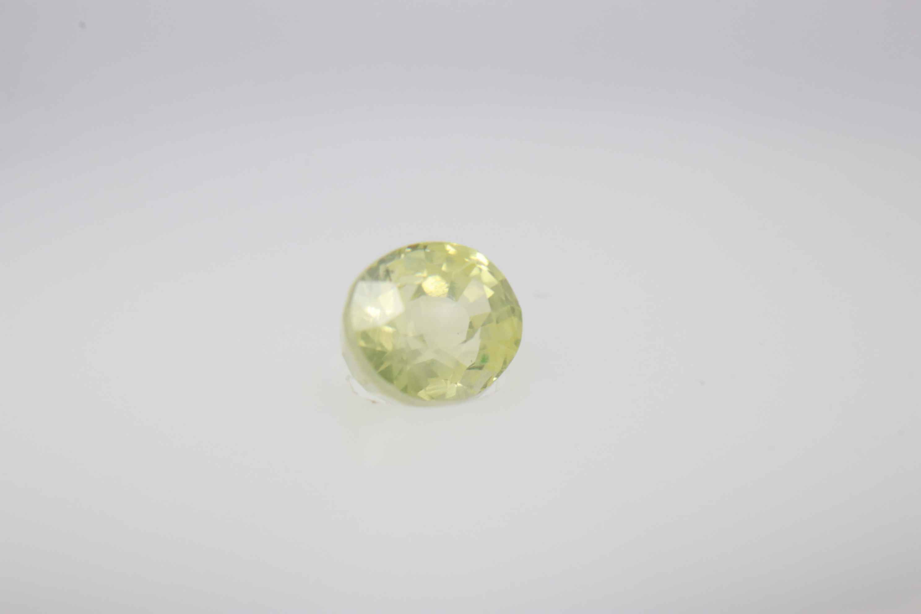 0.5ct Yellow Sapphire VVS Oval Shape (4.4x3.3x2.9 mm) Unheated gemstone from Sri Lanka