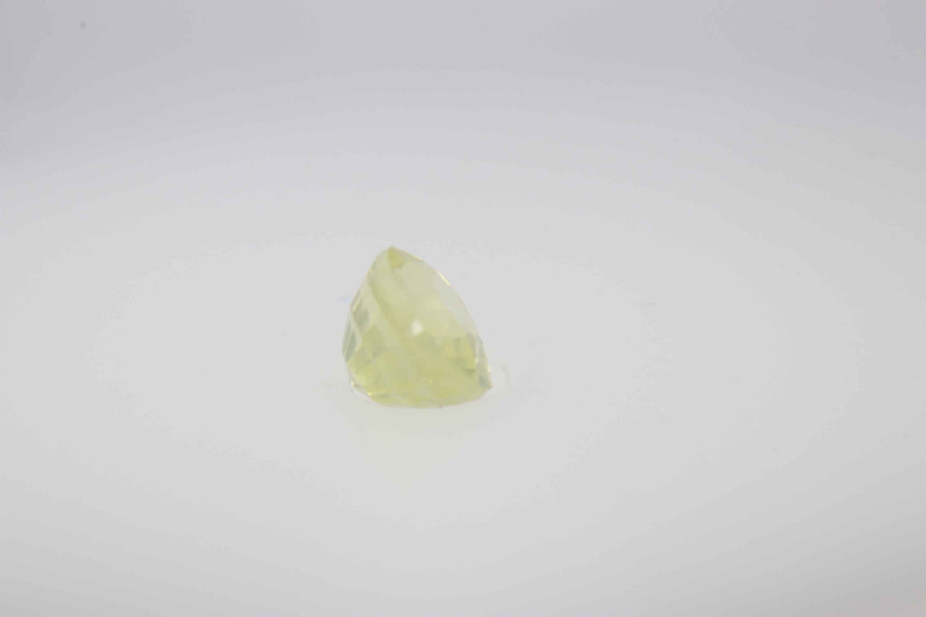 0.5ct Yellow Sapphire VVS Oval Shape (4.4x3.3x2.9 mm) Unheated gemstone from Sri Lanka