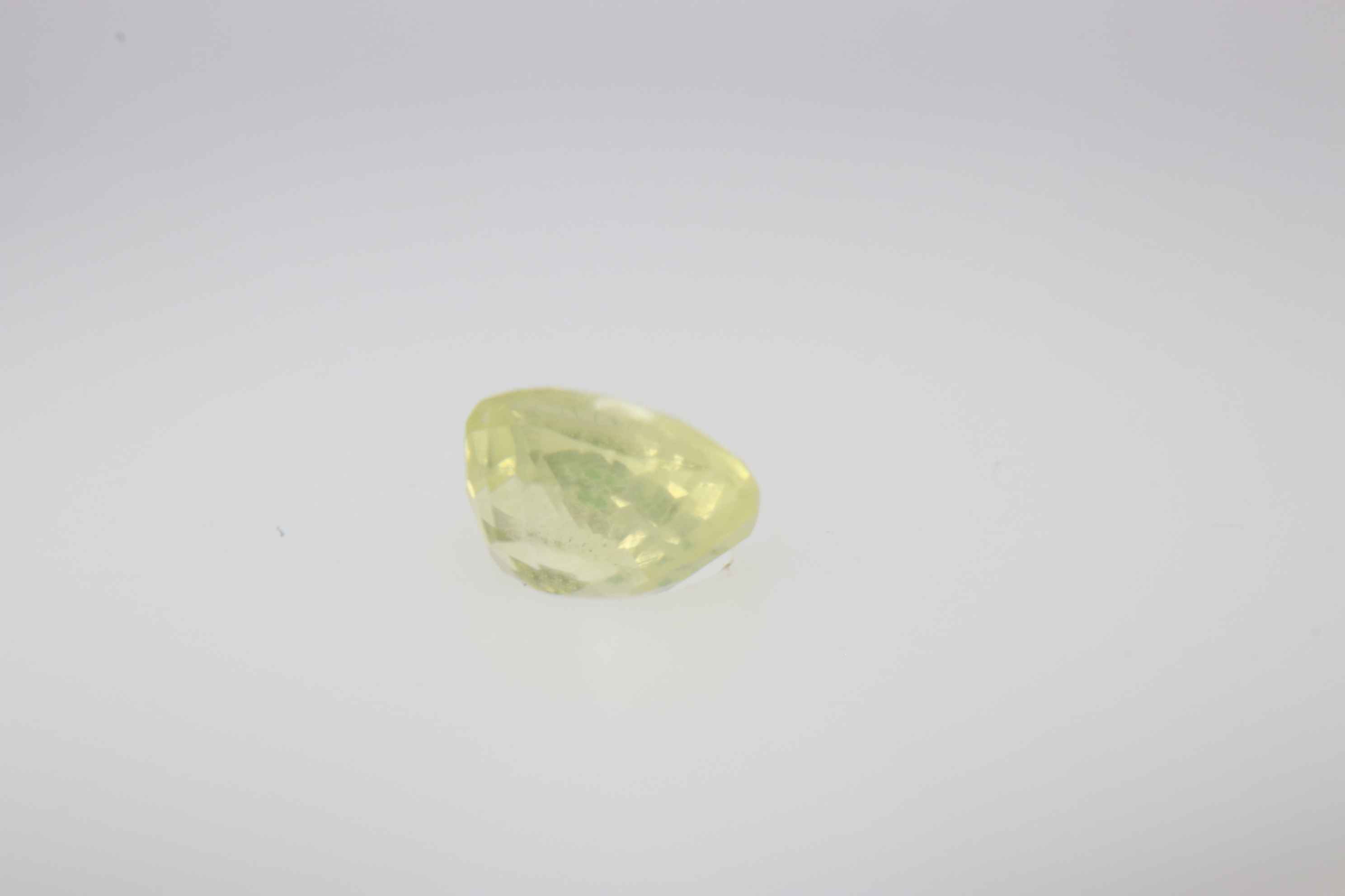 0.5ct Yellow Sapphire VVS Oval Shape (4.4x3.3x2.9 mm) Unheated gemstone from Sri Lanka