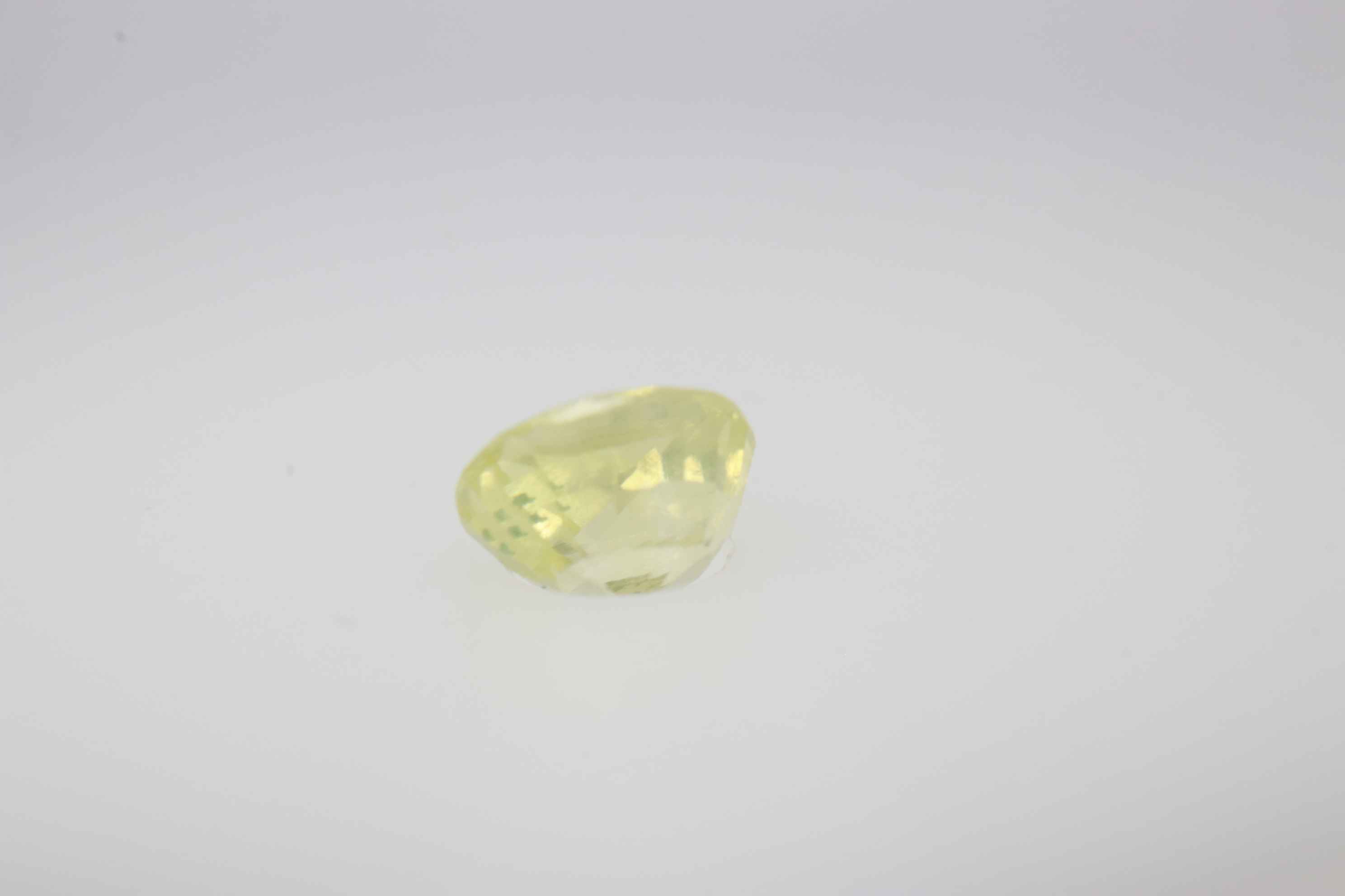 0.5ct Yellow Sapphire VVS Oval Shape (4.4x3.3x2.9 mm) Unheated gemstone from Sri Lanka