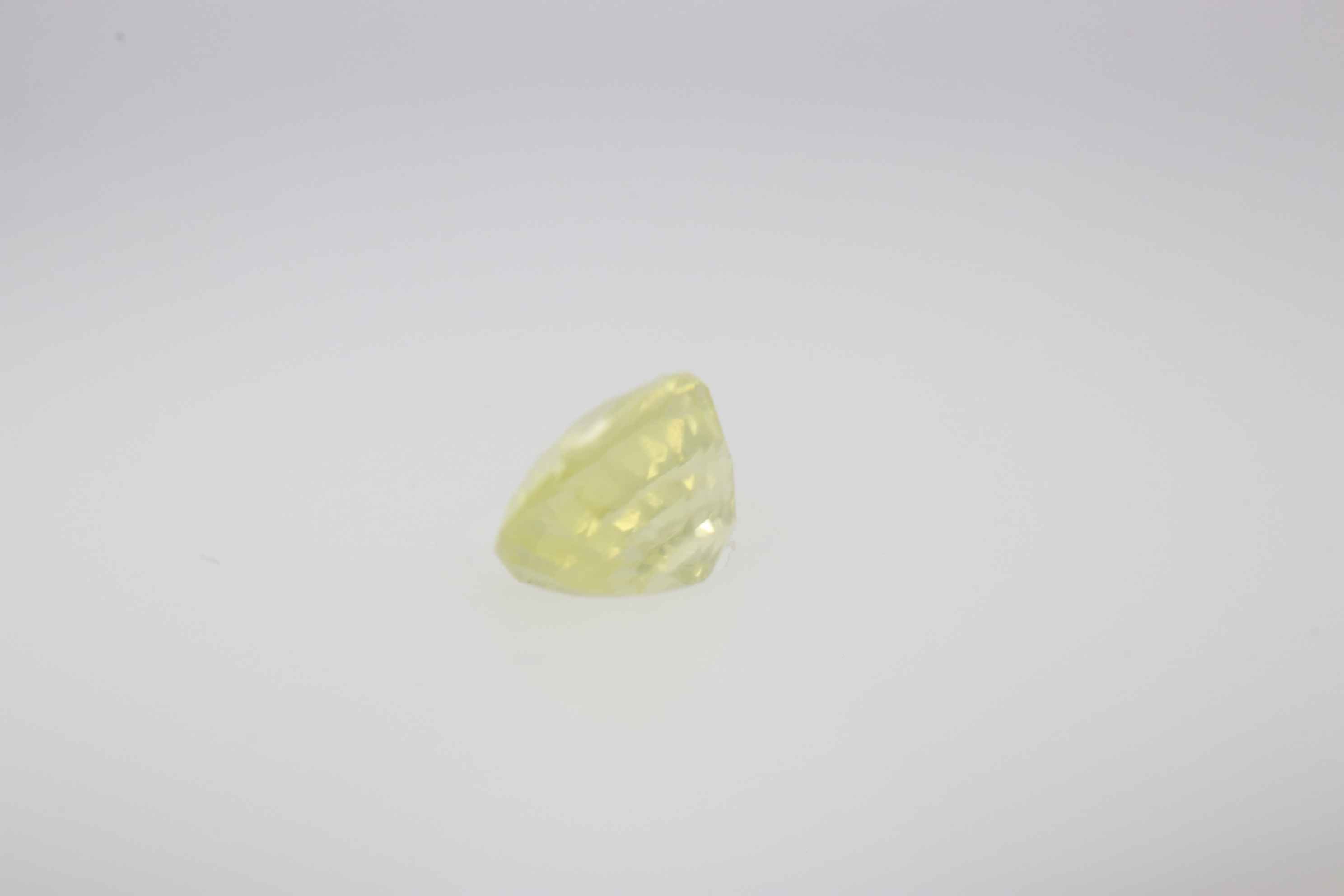 0.5ct Yellow Sapphire VVS Oval Shape (4.4x3.3x2.9 mm) Unheated gemstone from Sri Lanka