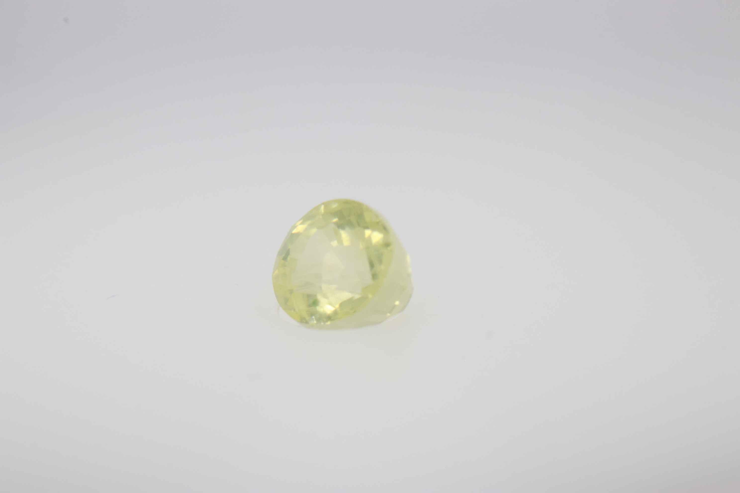 0.5ct Yellow Sapphire VVS Oval Shape (4.4x3.3x2.9 mm) Unheated gemstone from Sri Lanka