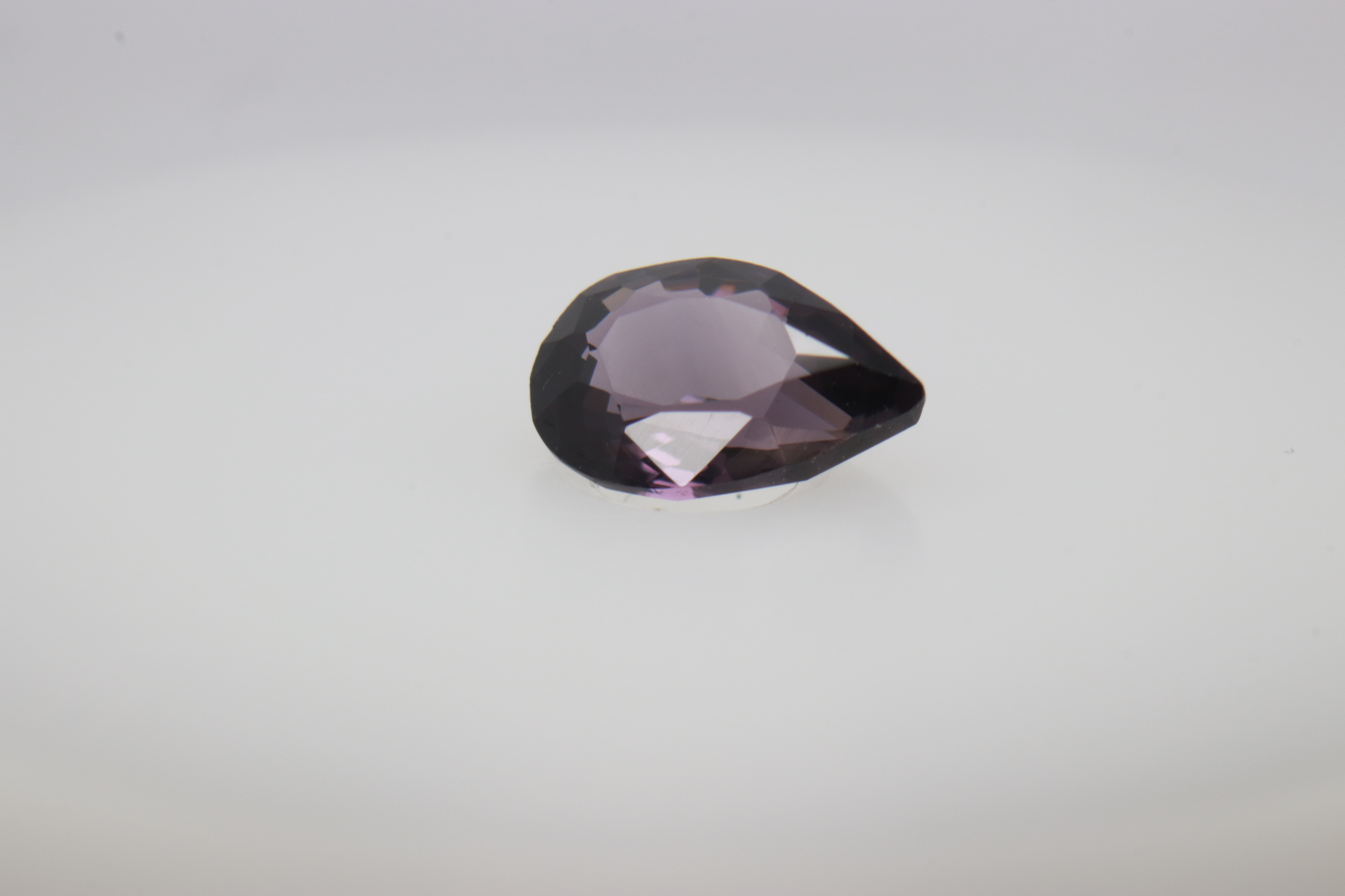 0.7ct Purple Spinel VVS Oval Shape (6.7x4.6x2.6 mm) Unheated gemstone from Sri Lanka