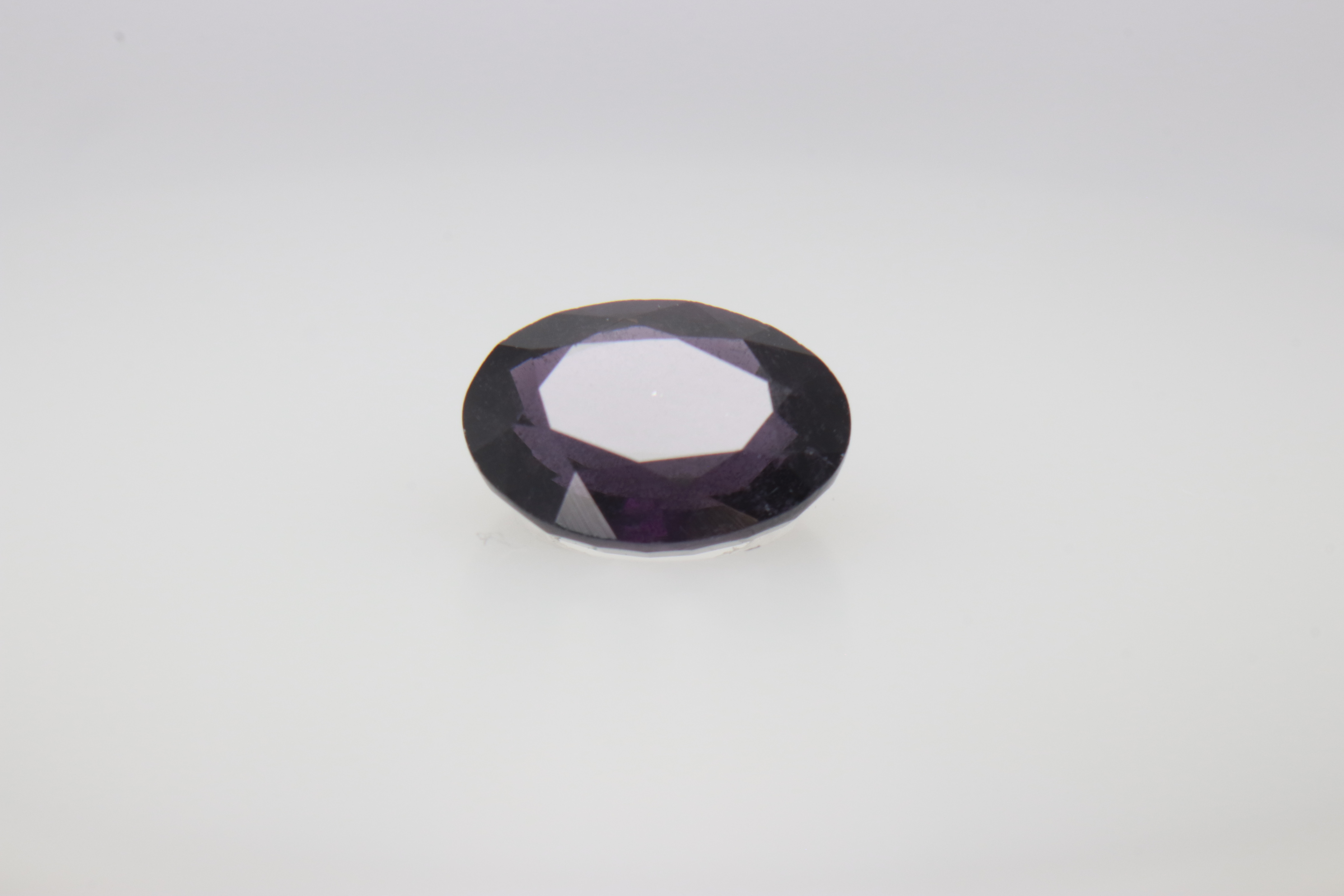 0.8ct Purple Spinel Vs1 Oval Shape (6.1x4.8x3 mm) Unheated gemstone from Sri Lanka