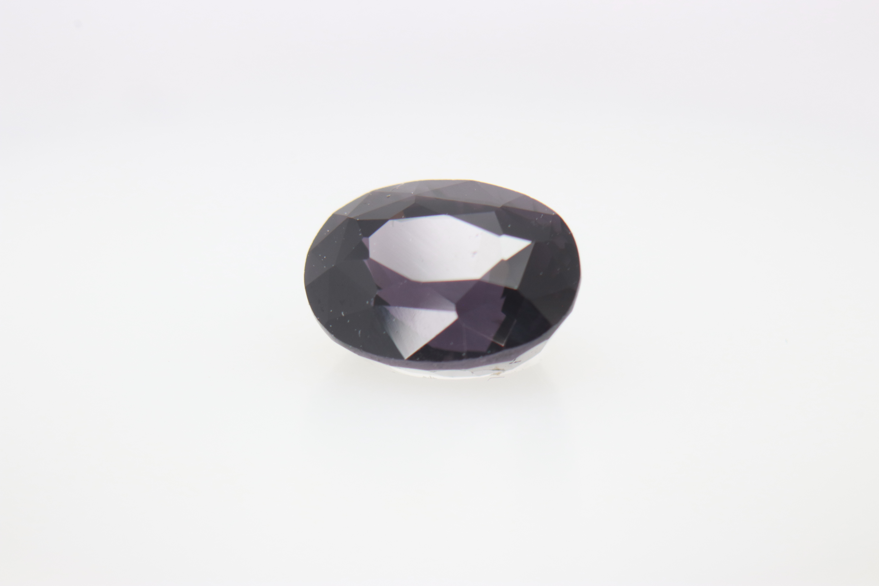 1.2ct Purple Spinel VVS Oval Shape (6.7x5.3x4.6 mm) Unheated gemstone from Sri Lanka