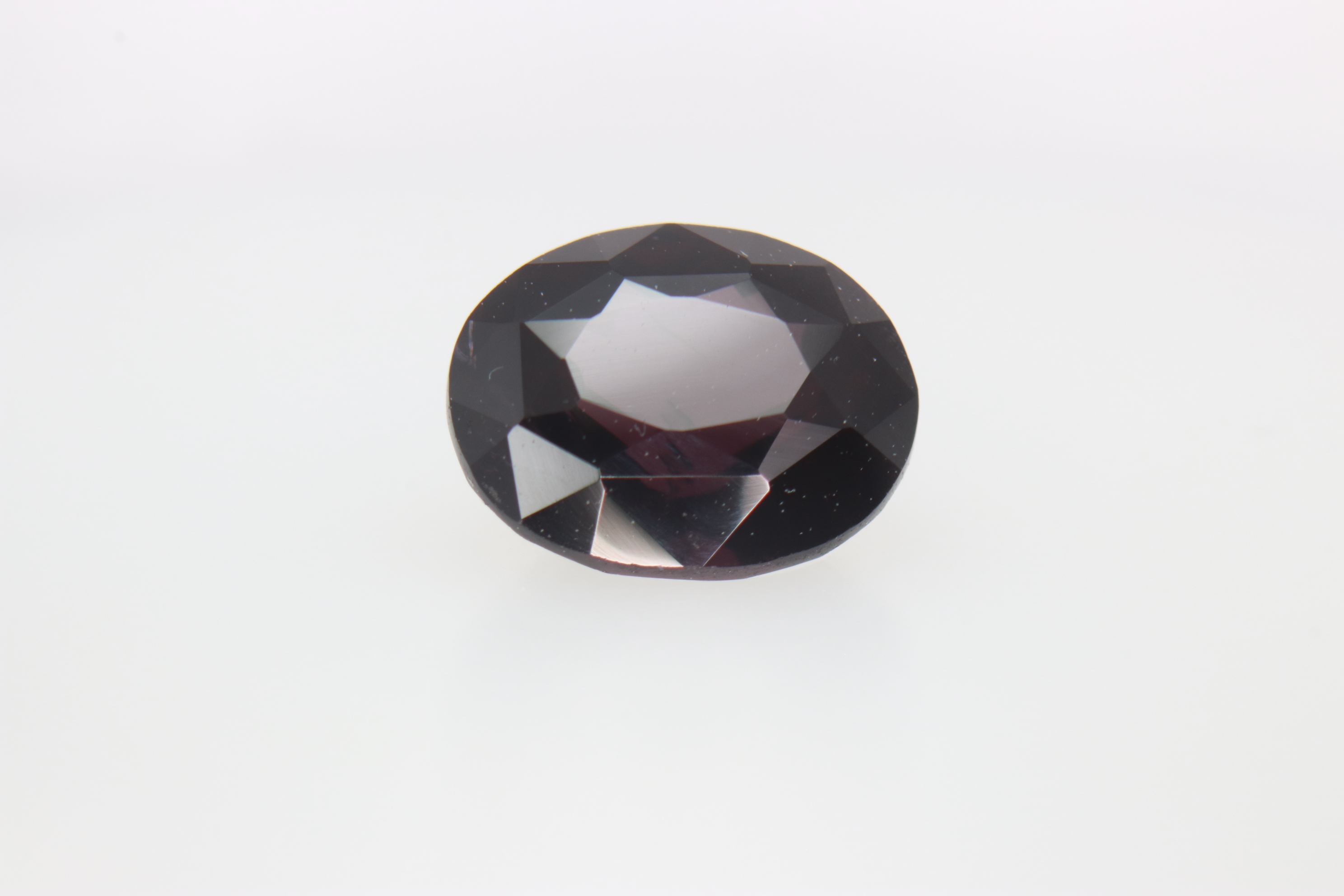 1.5ct Purple Spinel VVS Oval Shape (7.3x6.0x4.1 mm) Unheated gemstone from Sri Lanka