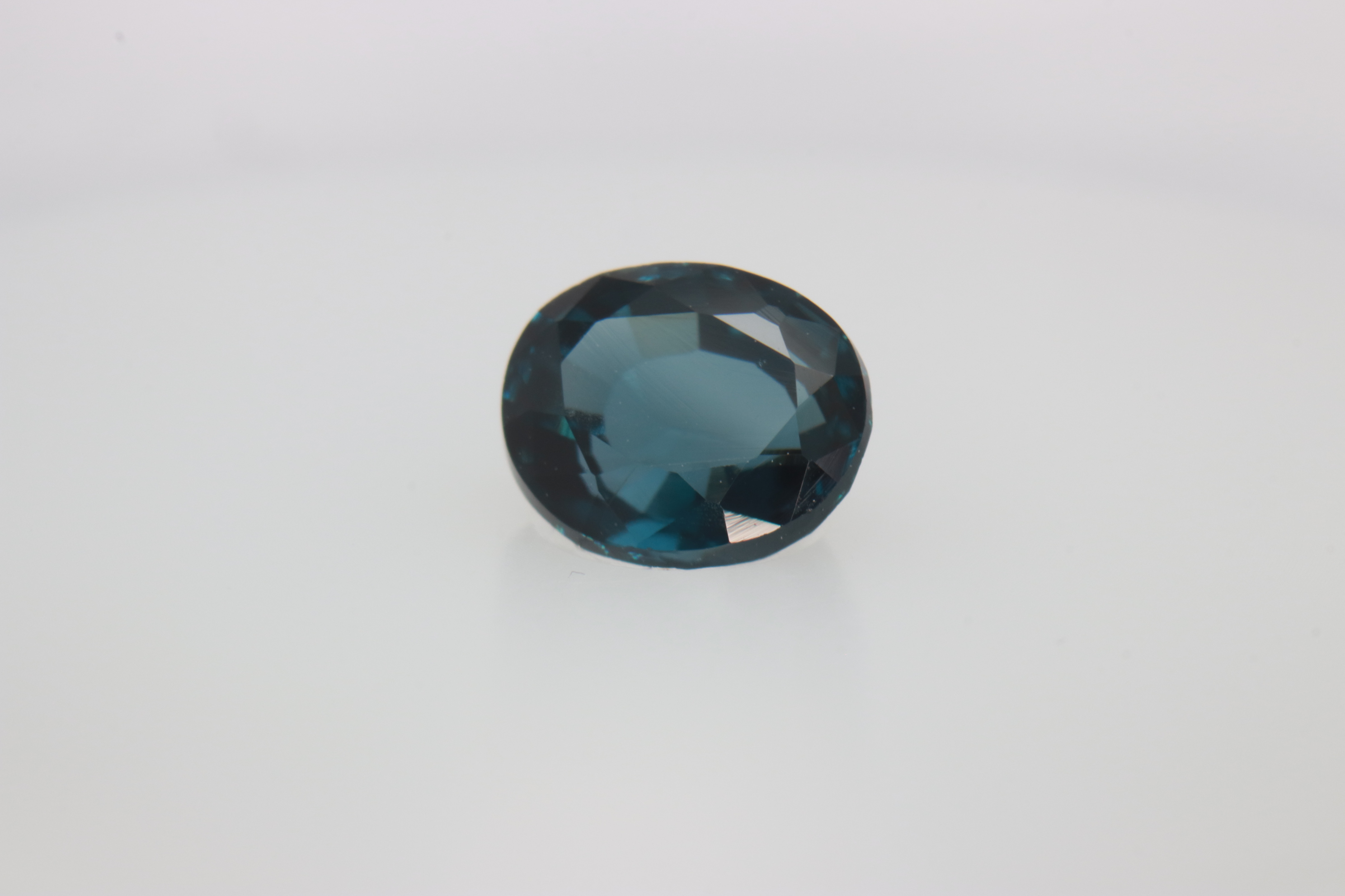 0.8ct Alice Blue Spinel VVS Oval Shape (6.0x4.9x3.0 mm) Unheated gemstone from Sri Lanka