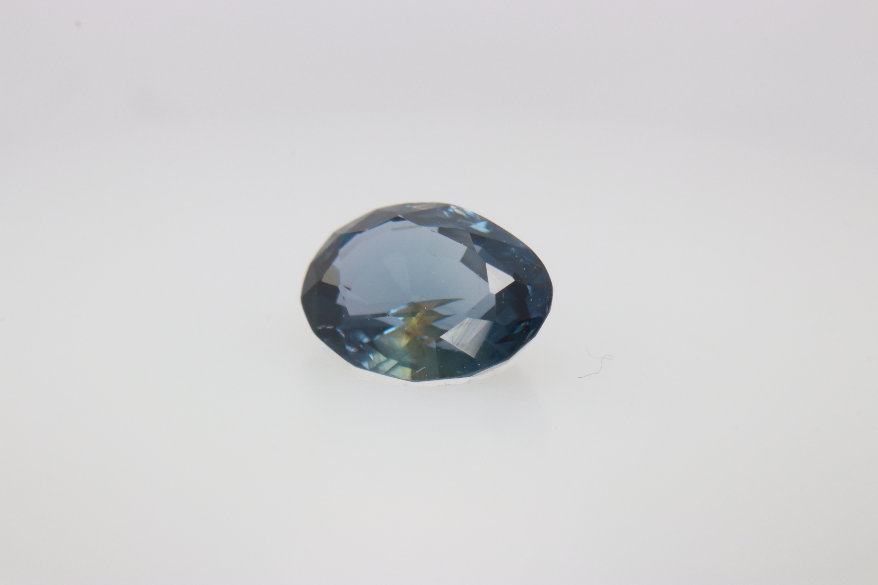 0.6ct Cobolt Spinel VVS Oval Shape (6.5x4.8x2.7 mm) Unheated gemstone from Sri Lanka