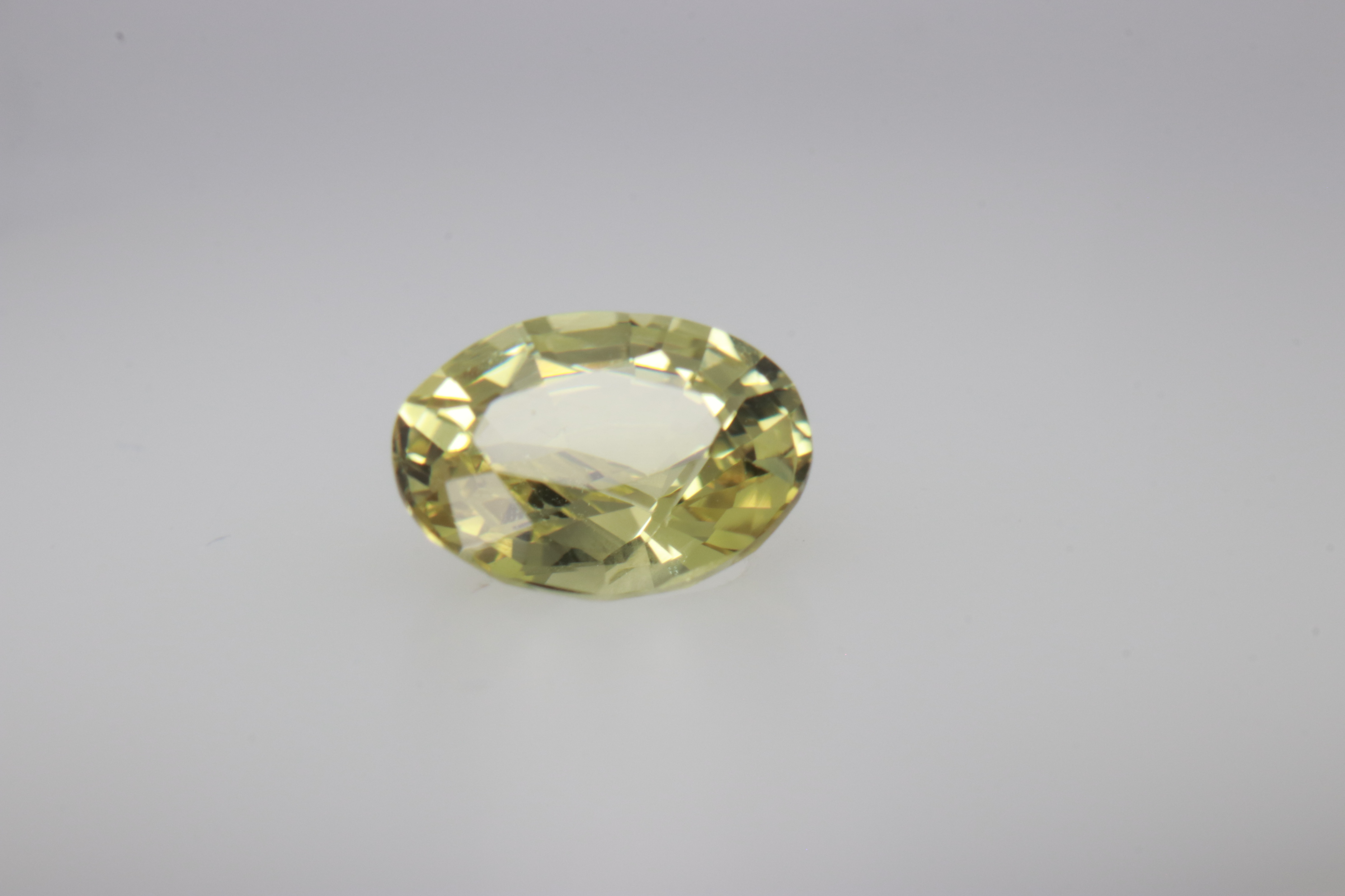 0.7ct Yellow Sapphire VVS Oval Shape (6.2x5.2x3 mm) Unheated gemstone from Sri Lanka