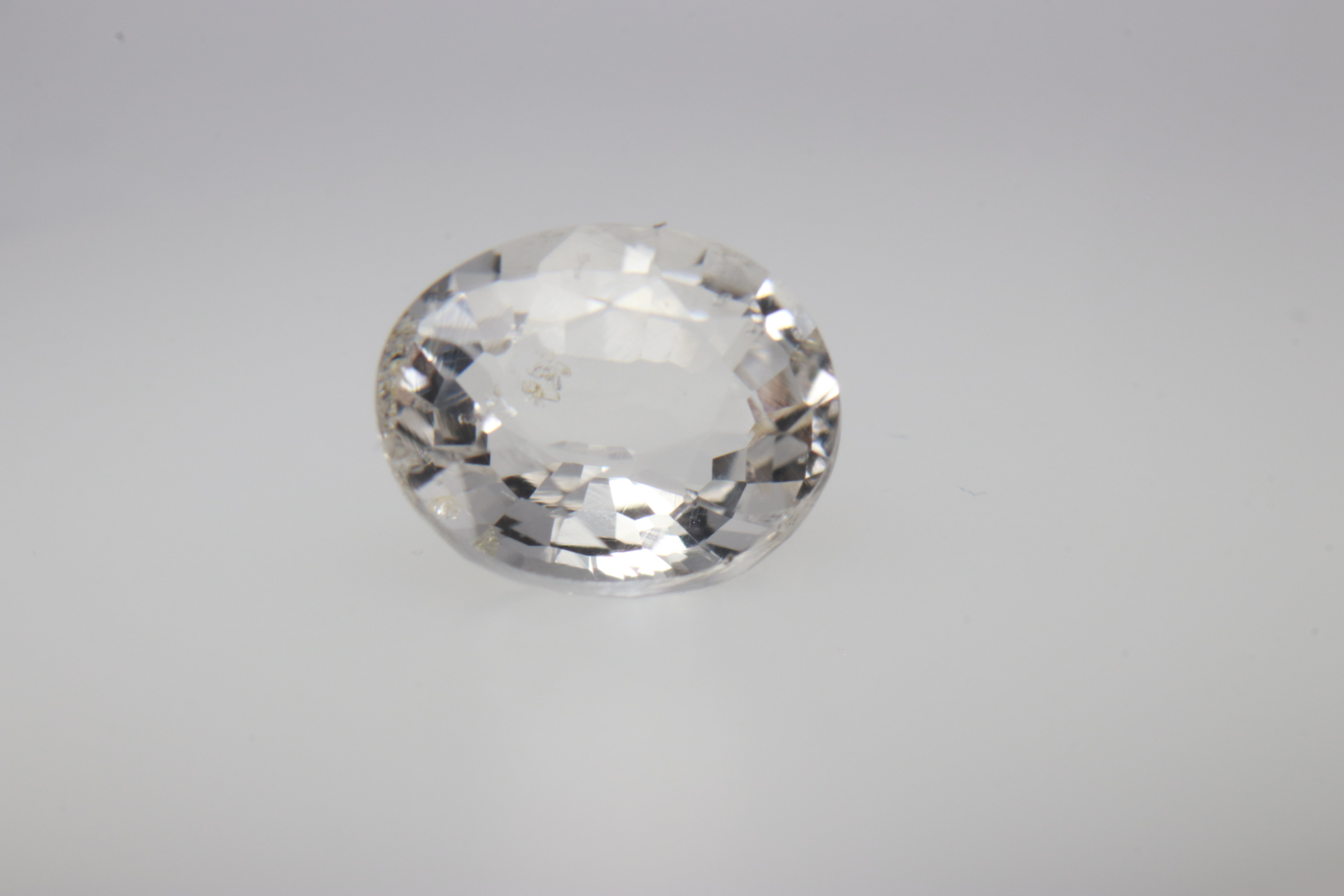 1.2ct Floral White Sapphire VVS Oval Shape (7.0x5.9x3.7 mm) Unheated gemstone from Sri Lanka