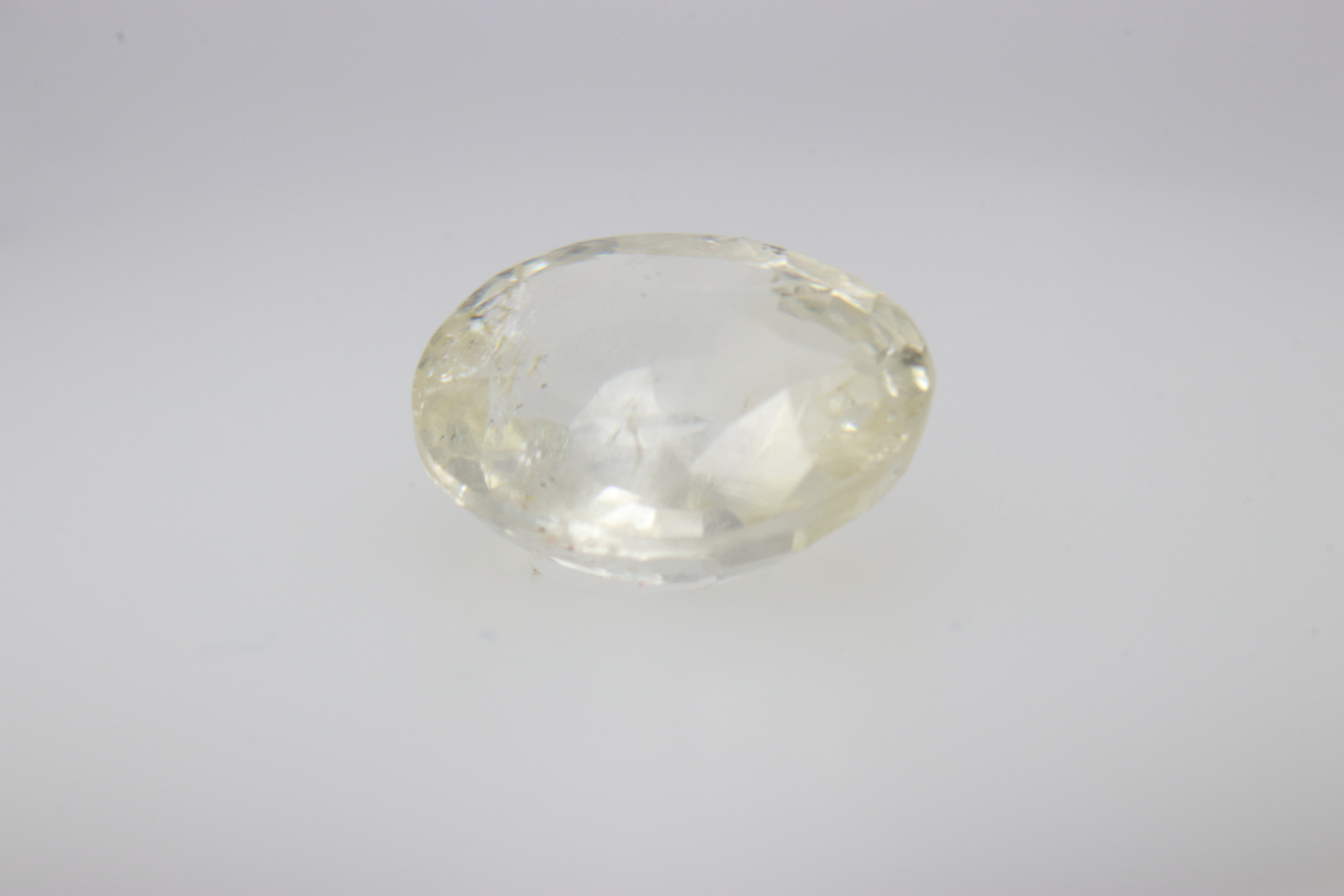 1.8ct Light Goldenrod Yellow Sapphire Vs1 Oval Shape (8.1x6.5x3.3 mm) Unheated gemstone from Sri Lanka