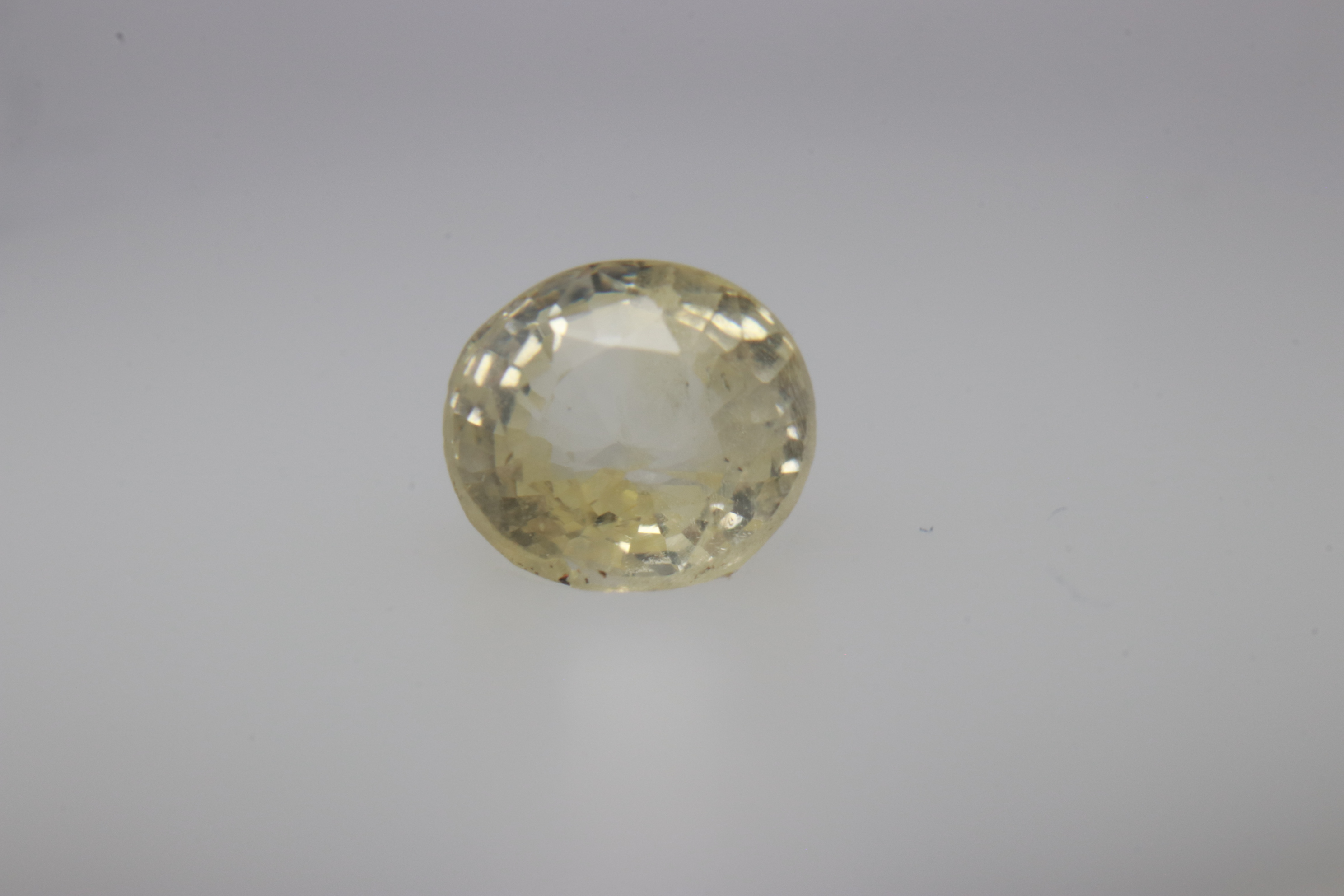 1ct Light Yellow Sapphire Vs1 Oval Shape (5.5x5.1x3.7 mm) Unheated gemstone from Sri Lanka