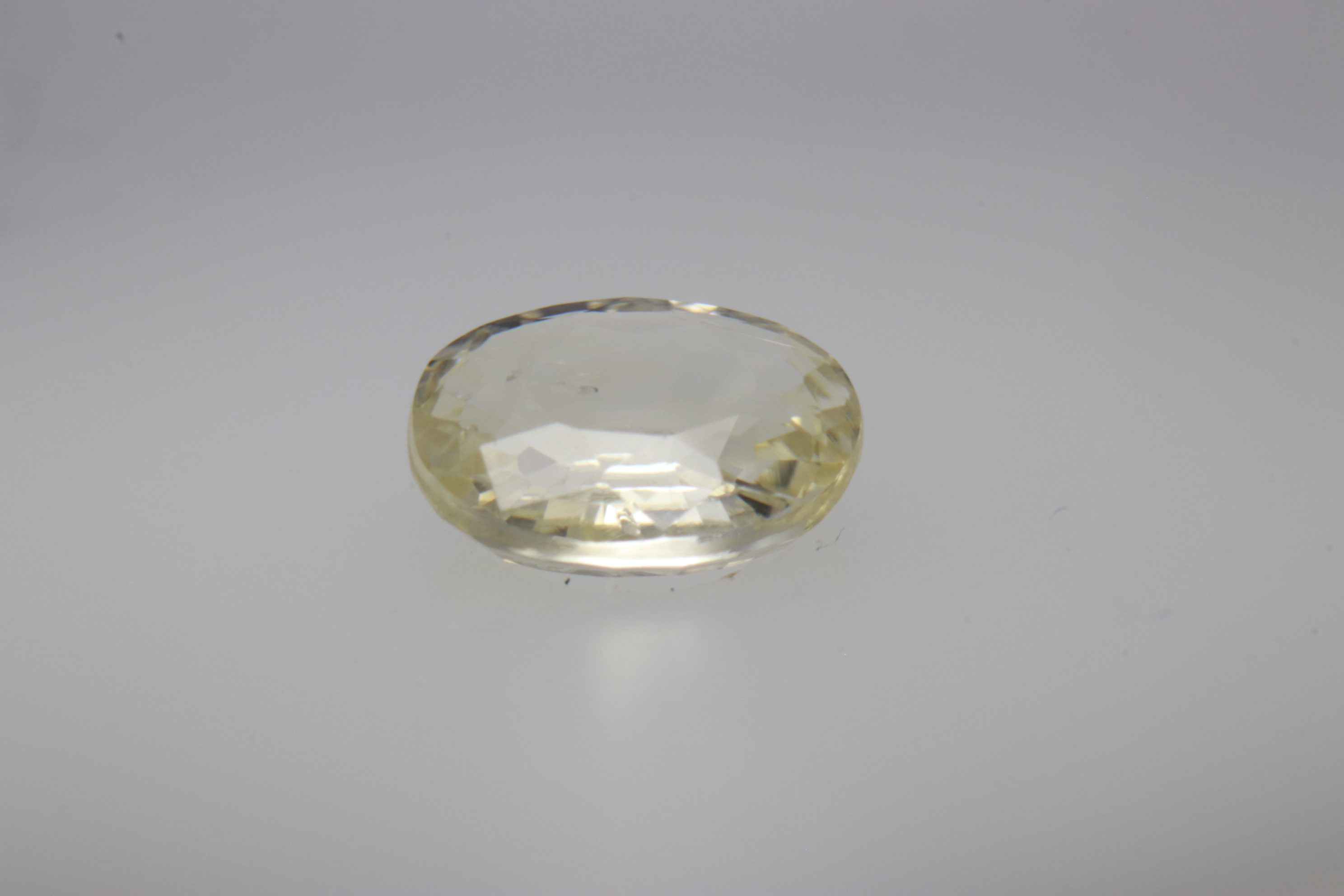 1.1ct Light Goldenrod Yellow Sapphire Vs1 Oval Shape (6.8x5.7x2.6 mm) Unheated gemstone from Sri Lanka