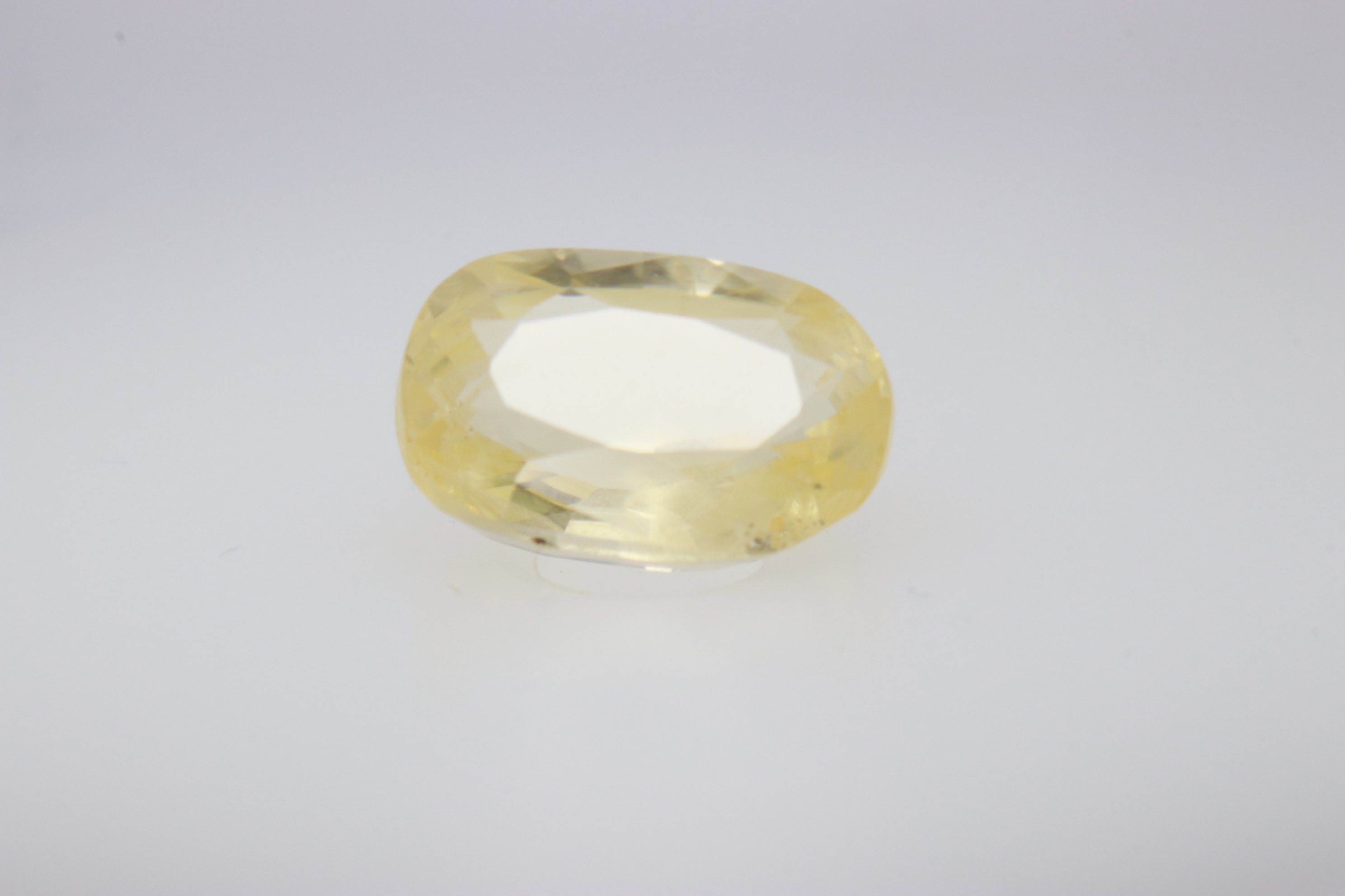 1.4ct Yellow Sapphire VVS1 Oval Shape (3.4x7.5x5.1 mm) Unheated gemstone from Sri Lanka