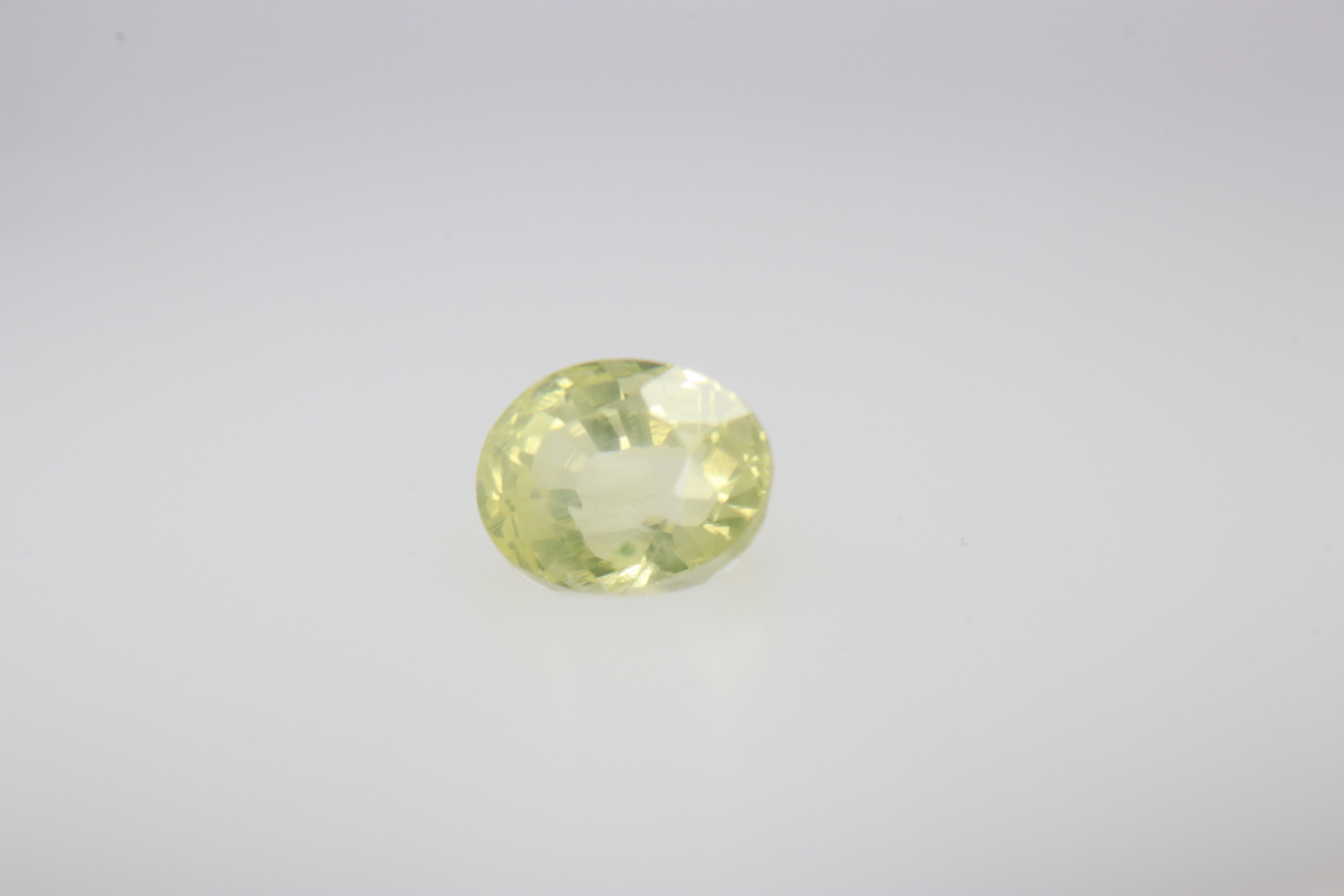0.5ct Yellow Sapphire VVS Oval Shape (4.4x3.3x2.9 mm) Unheated gemstone from Sri Lanka